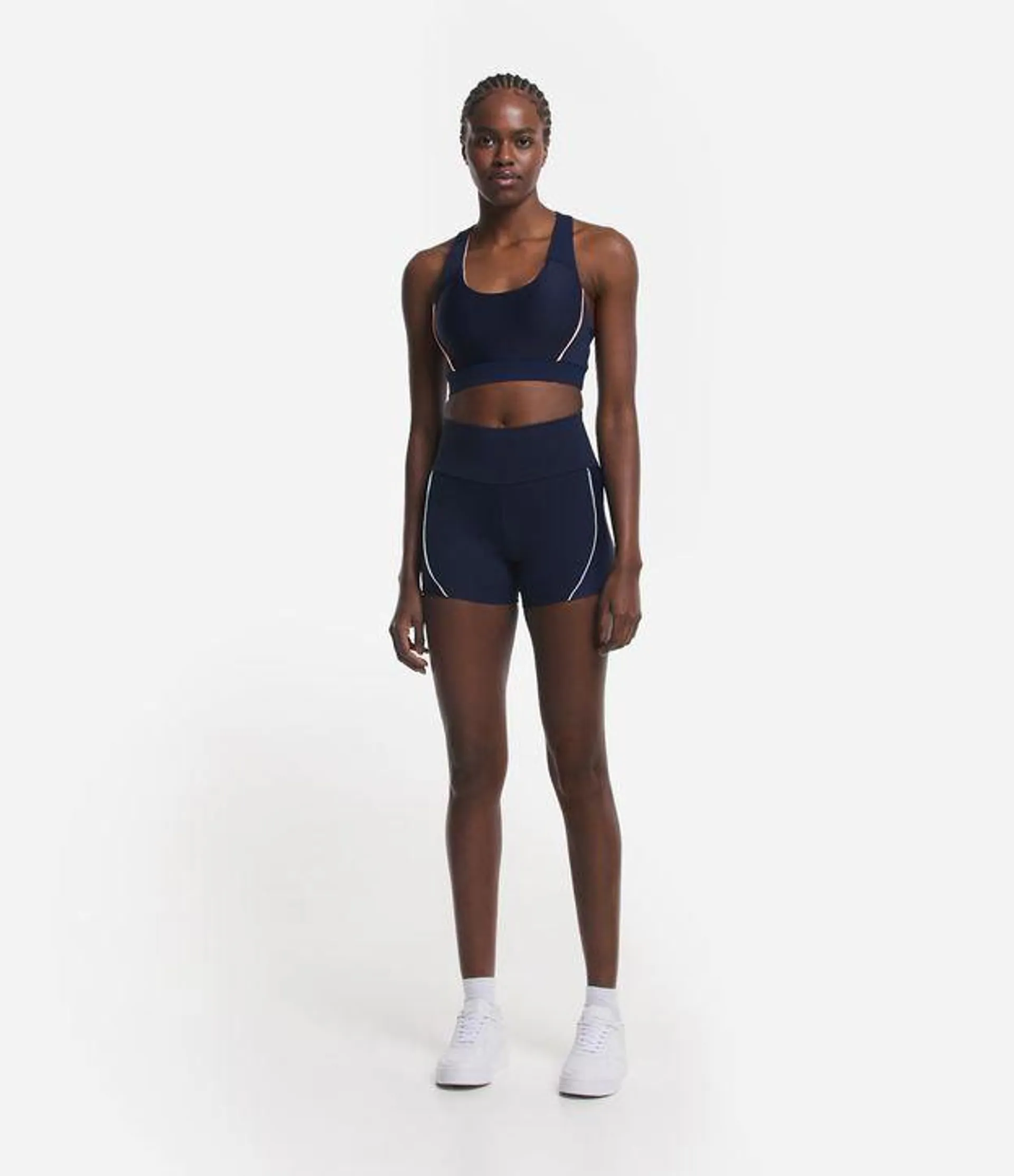 Bermuda Crossfiteira Esportiva em Poliamida com Detalhe Contrastante Lateral Azul
