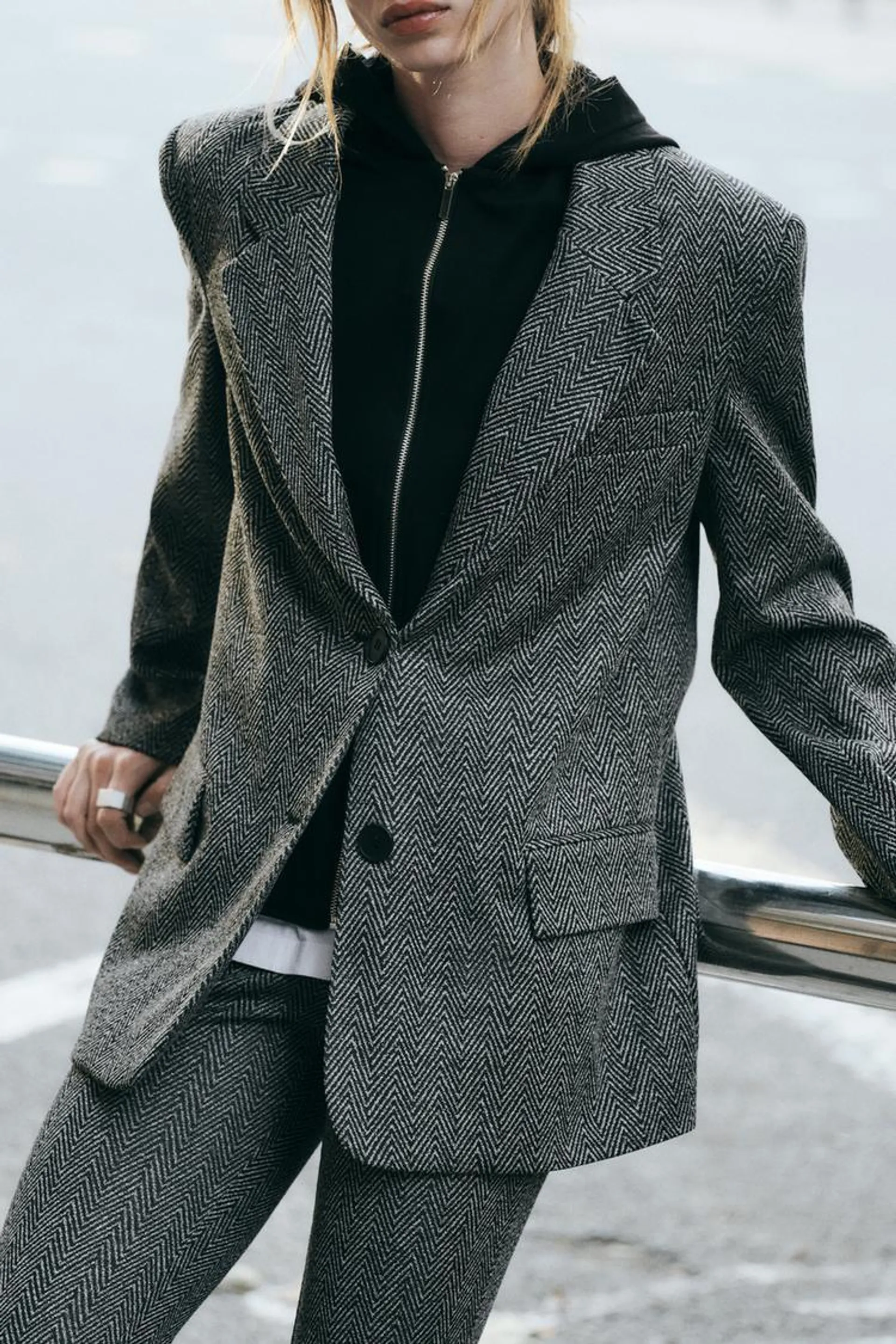 BLAZER EM PONTO ESPIGA COMBINADO COM CAPUZ