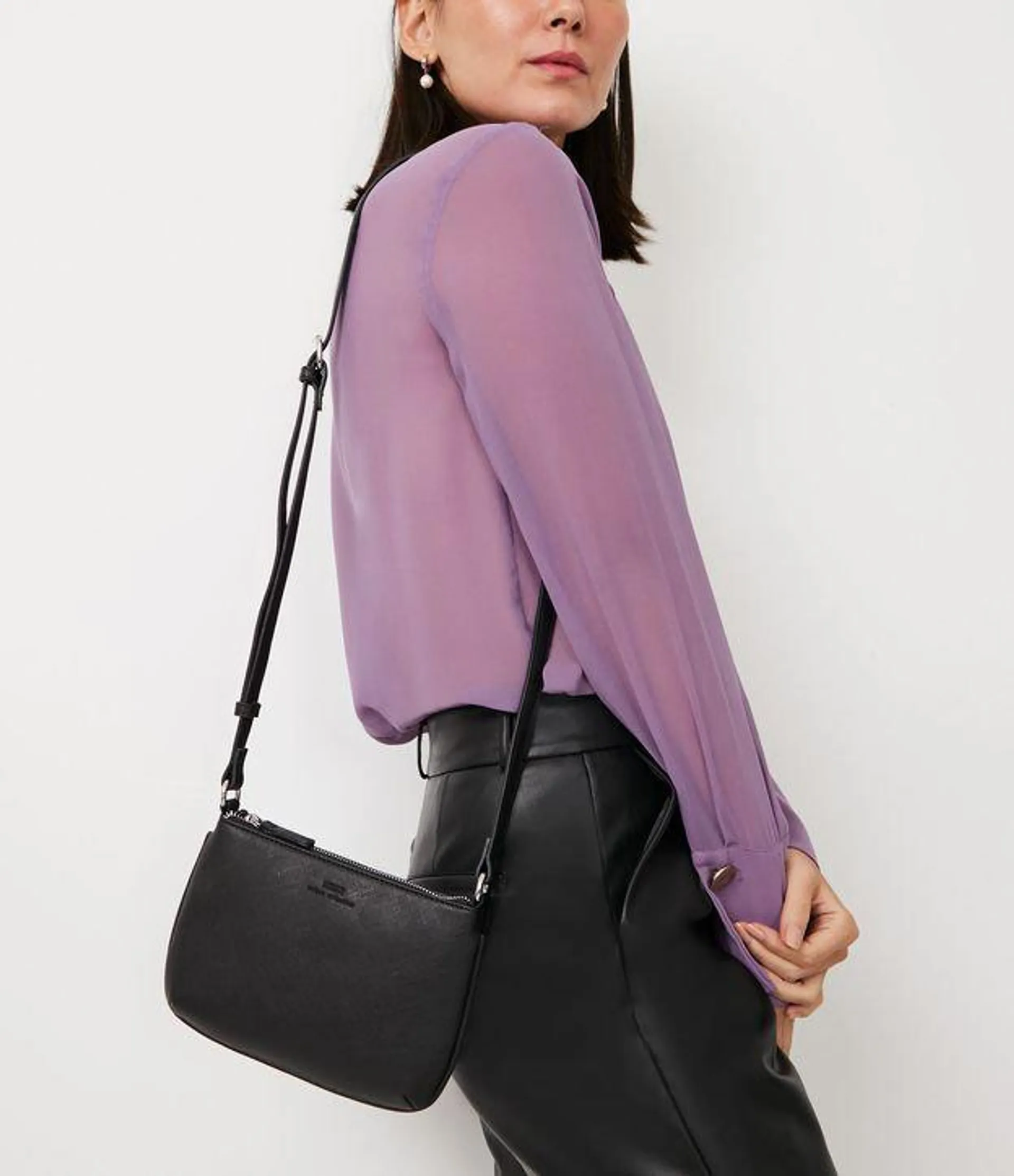 Bolsa Transversal Baguete Texturizada Preto