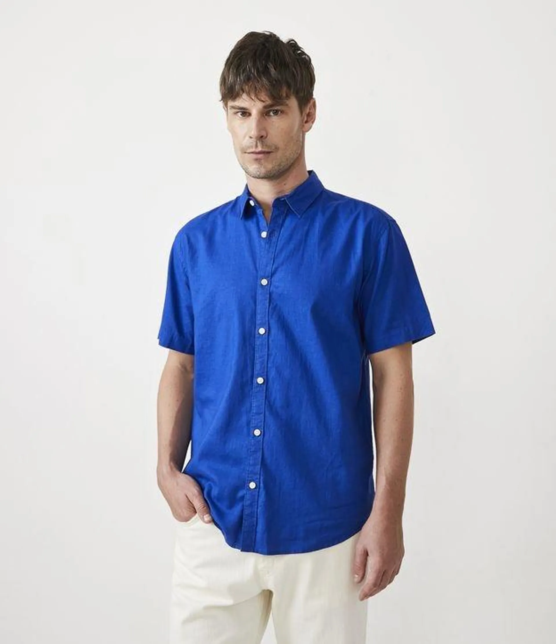 Camisa Comfort Básica em Linho com Manga Curta Azul Egípcio