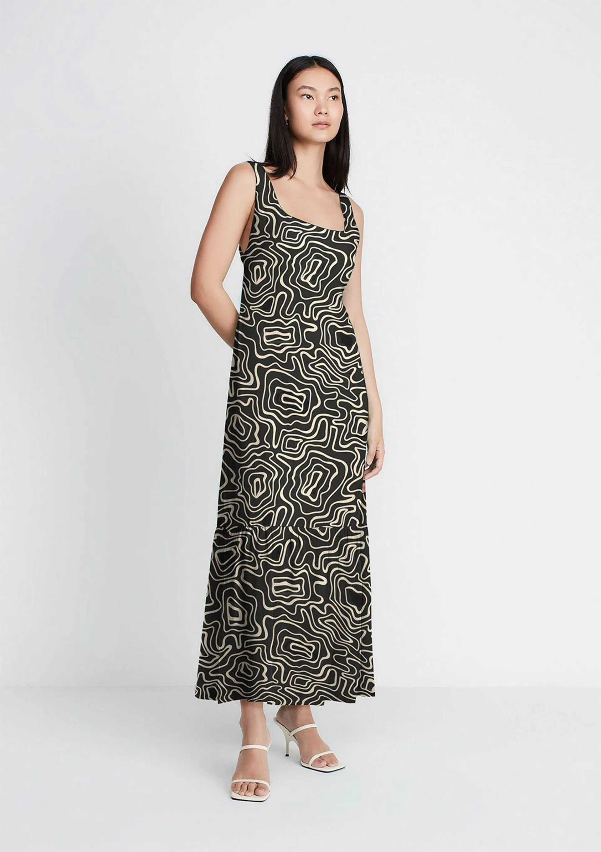 Vestido Longo Evasê Decote Quadrado Estampado - Preto