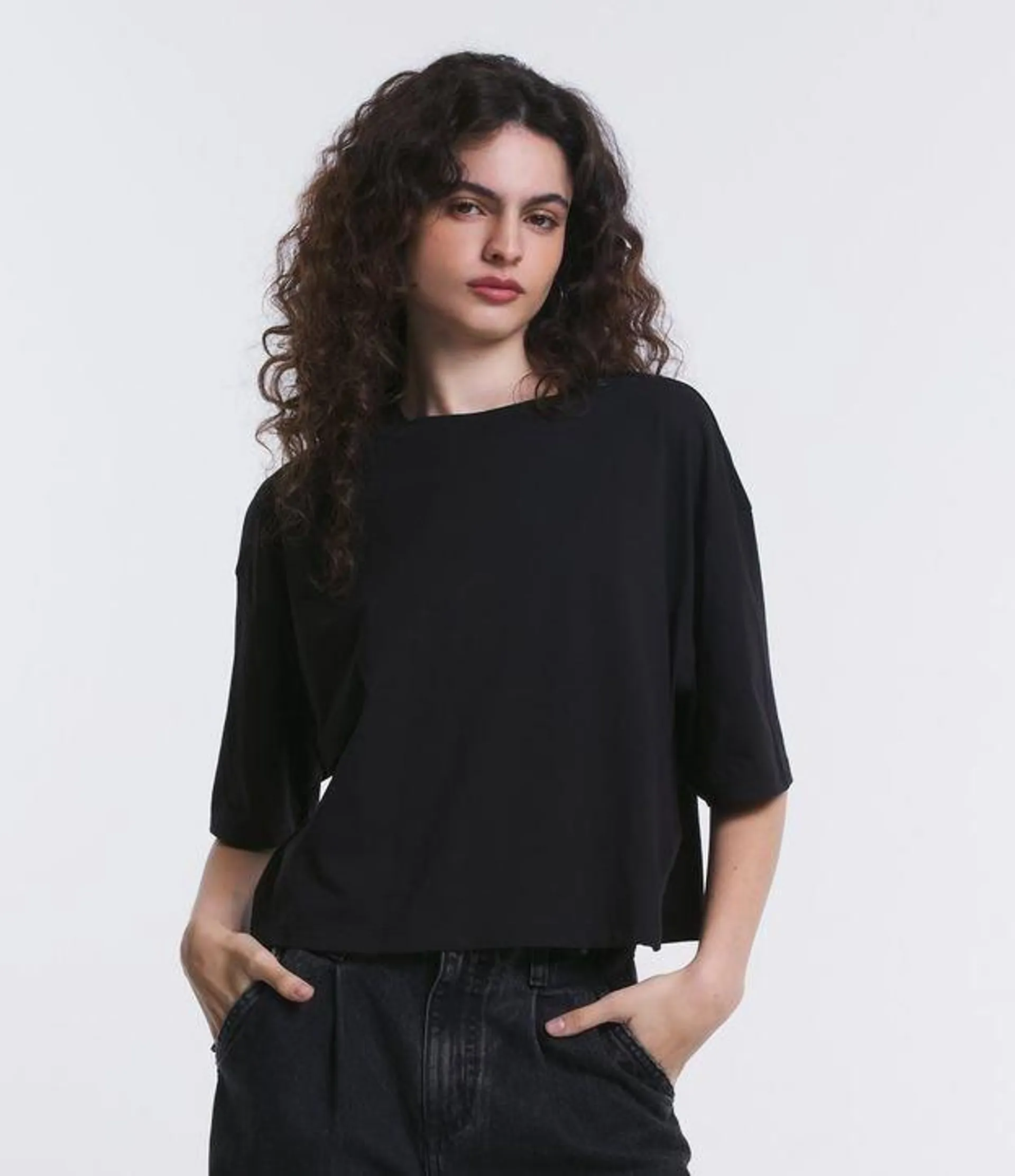 Camiseta Cropped Oversized em Algodão Peruano Preto