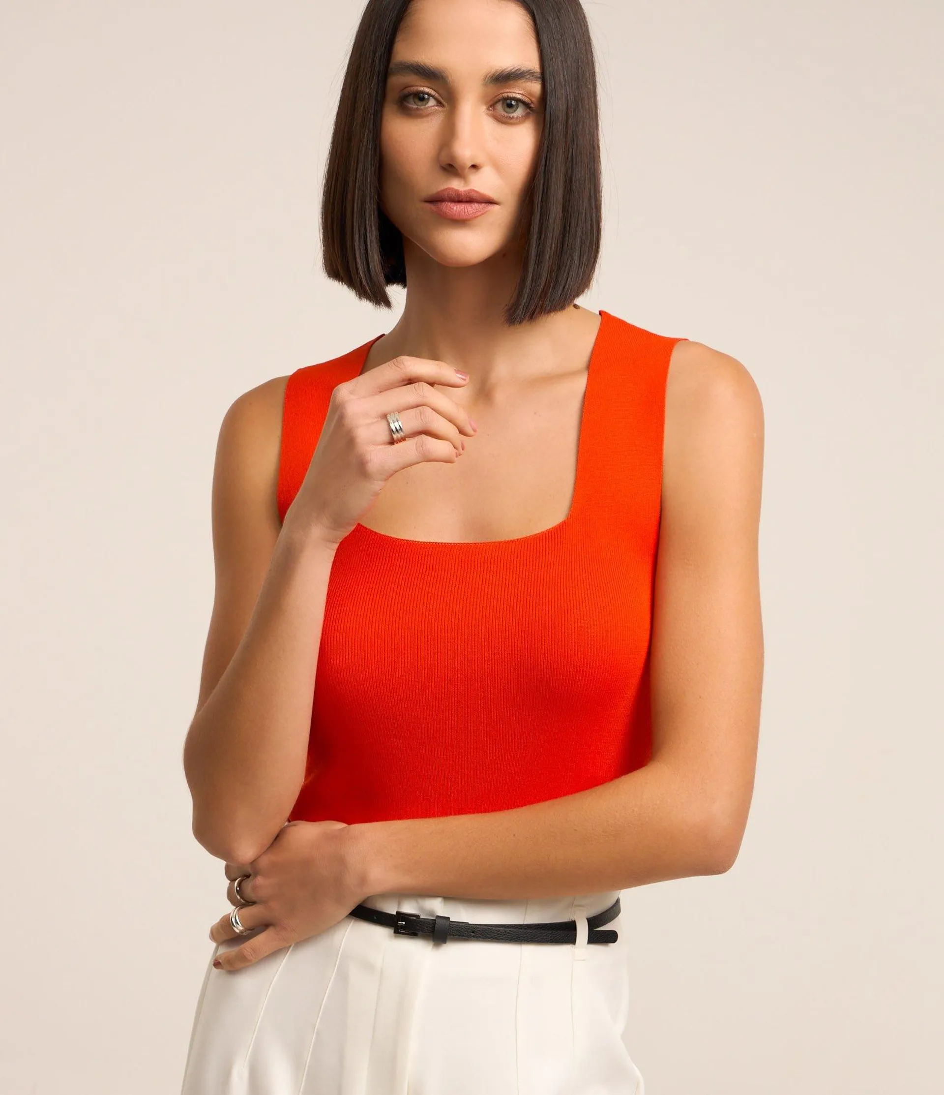 Blusa Cropped em Tricô com Decote Quadrado Laranja