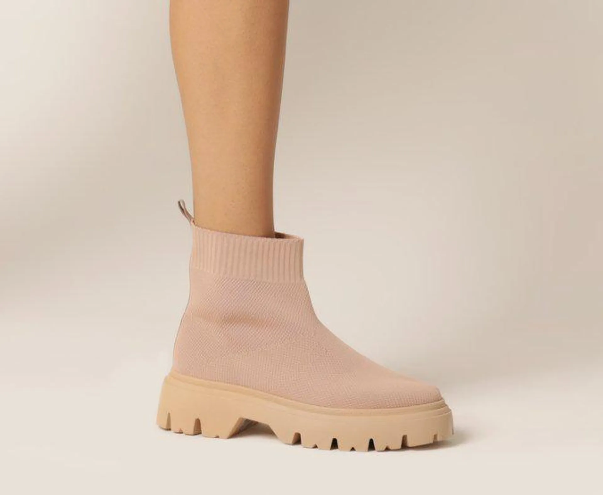 Bota Tratorada Cano Baixo Nude Knit