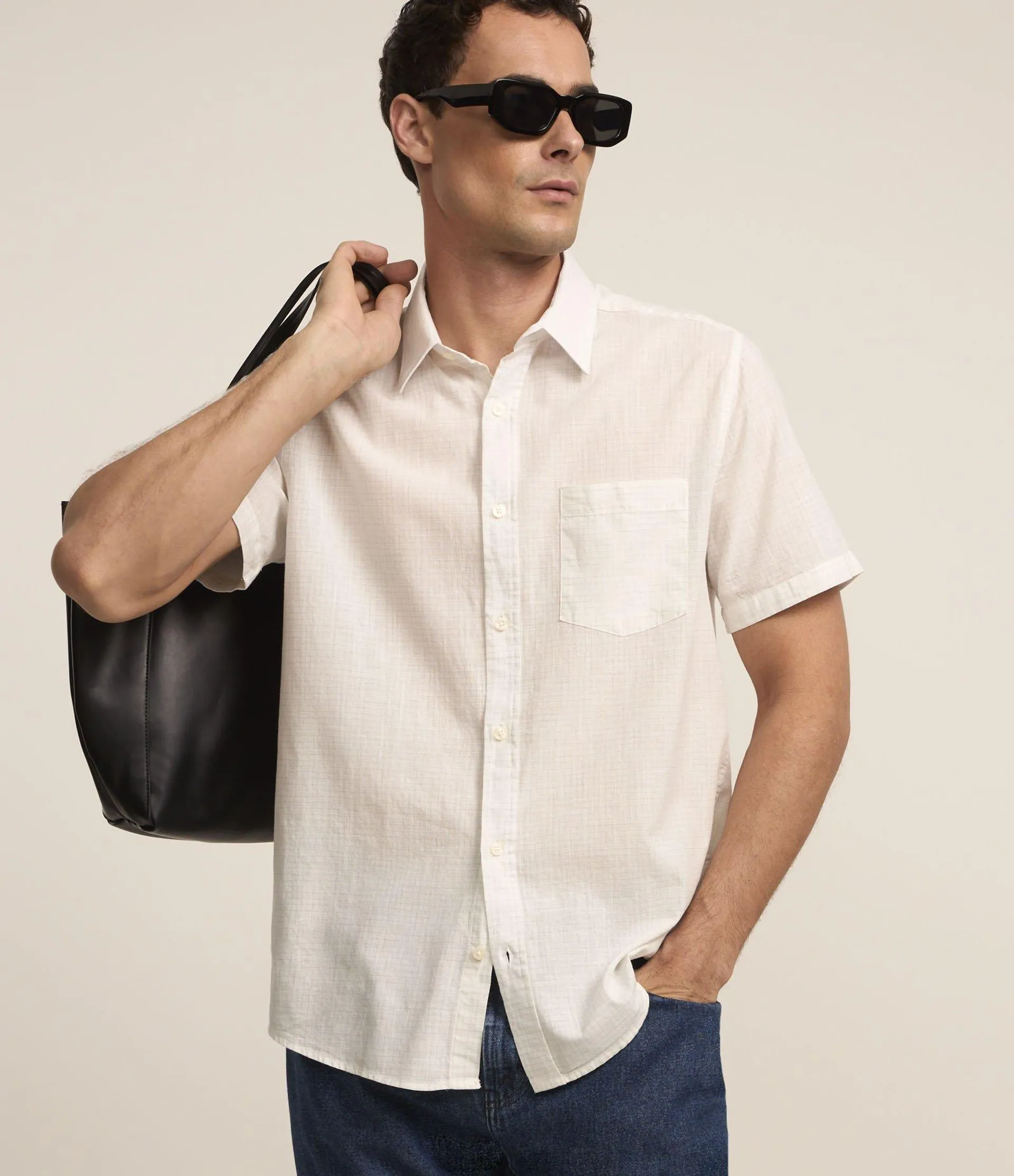 Camisa em Tricoline com Textura Xadrez Grid e Bolso Cinza