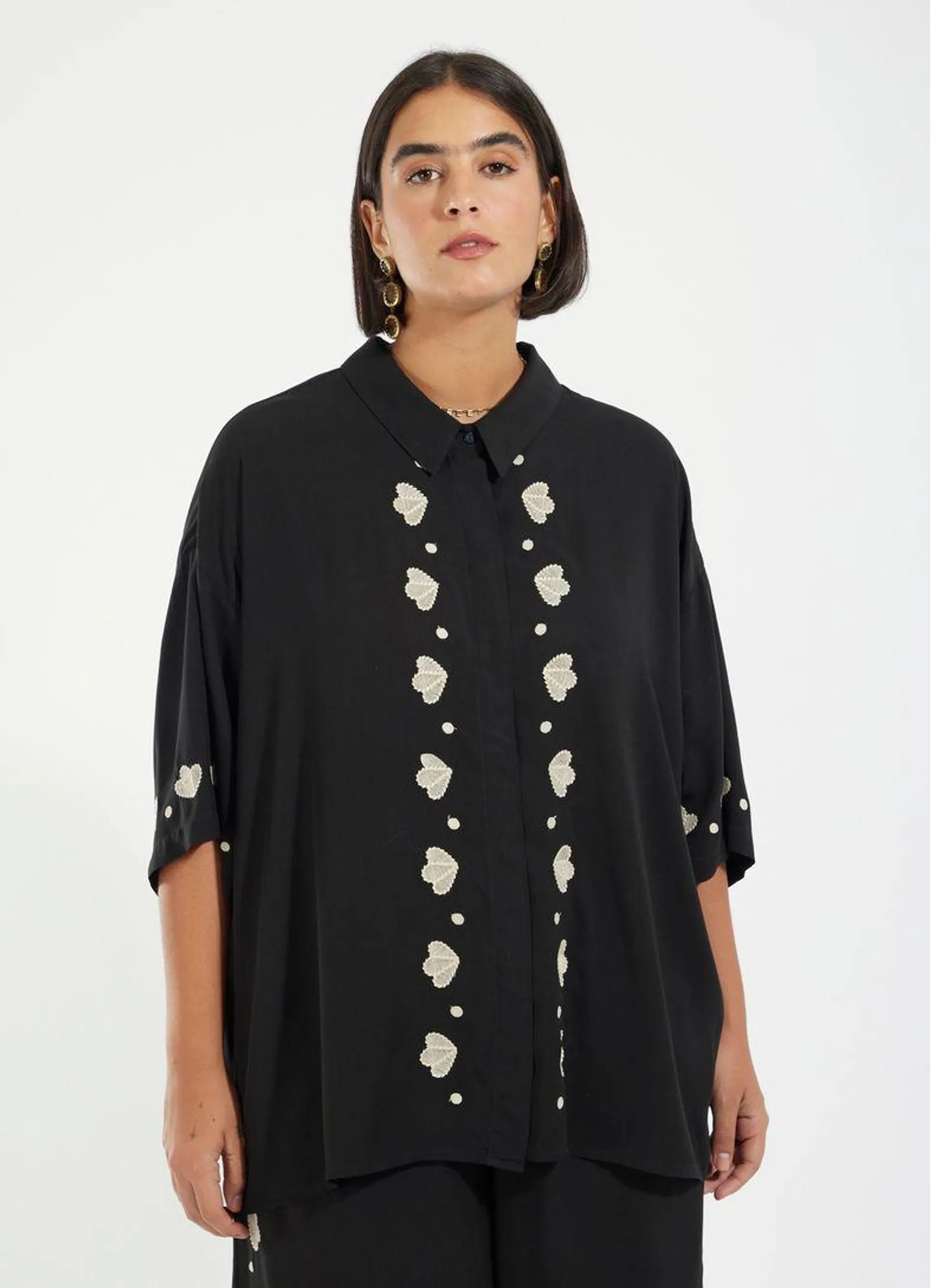 Camisa viscose bordado floral soutache preto