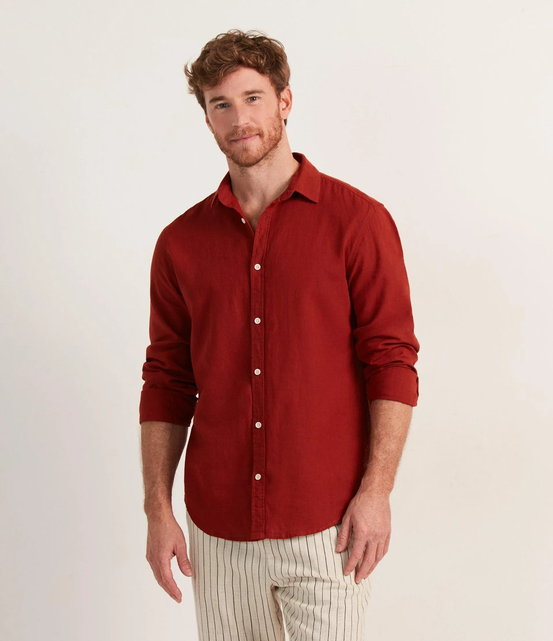 Camisa Comfort Básica em Linho e Algodão Vermelho Terra