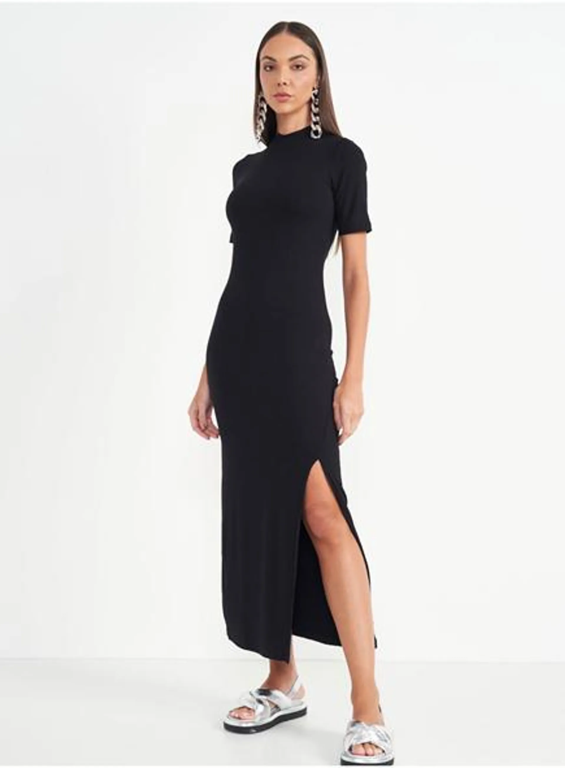 Vestido Midi Com Cut Out