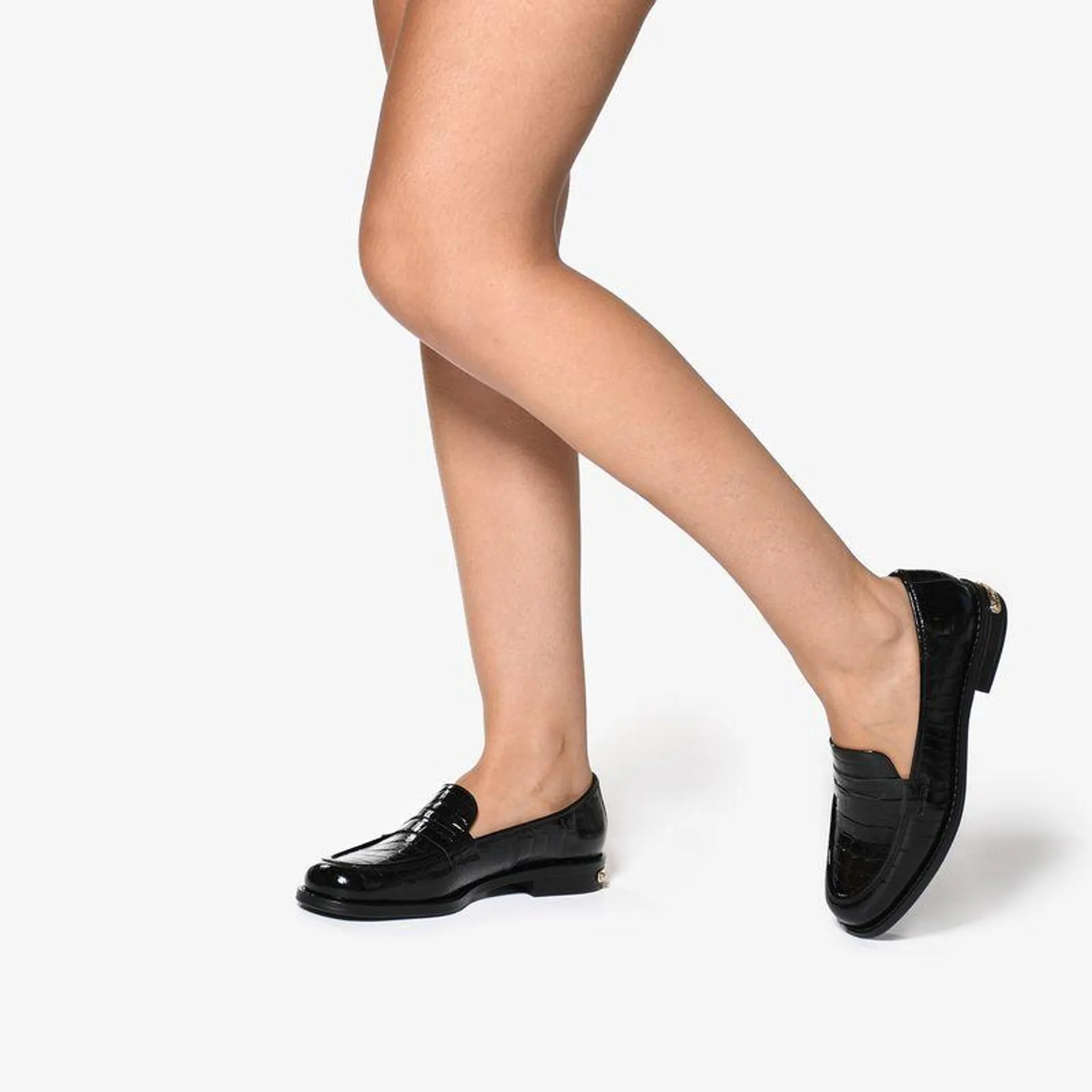 Loafer Preto Salto Baixo Couro Texturizado Brilhoso