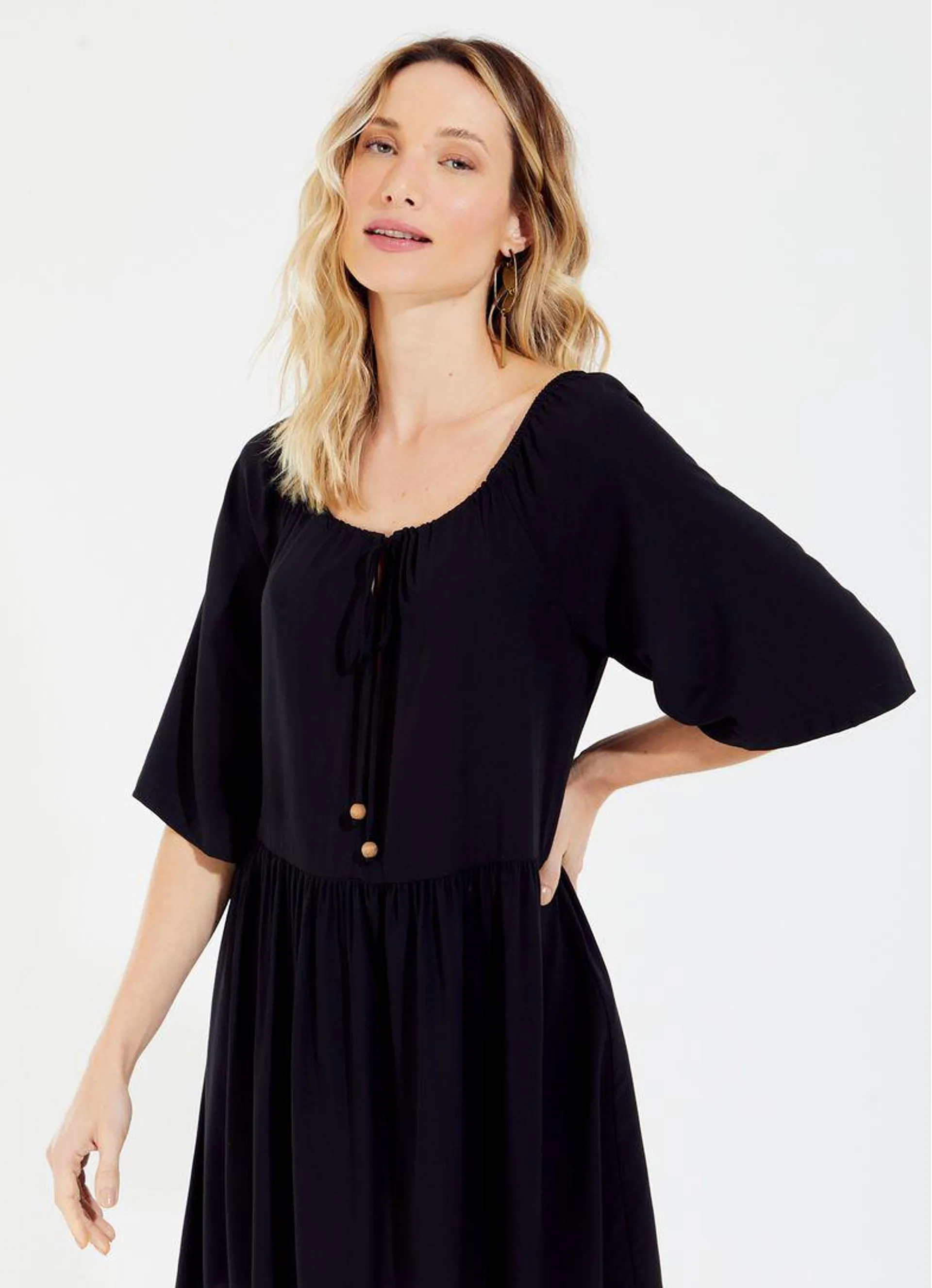 Vestido curto viscose lisa color preto