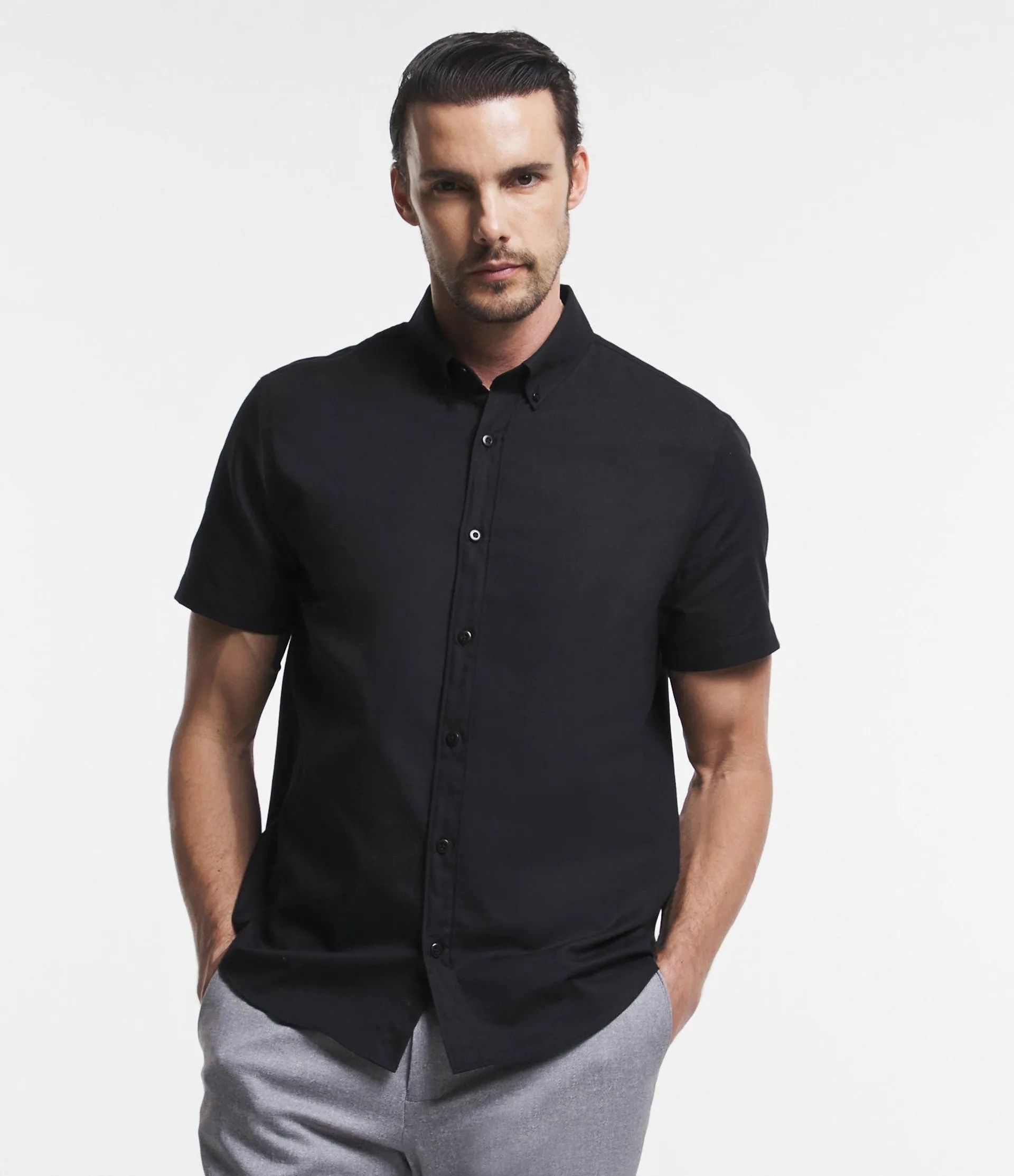 Camisa Regular em Oxford com Gola Colarinho e Manga Curta Preto