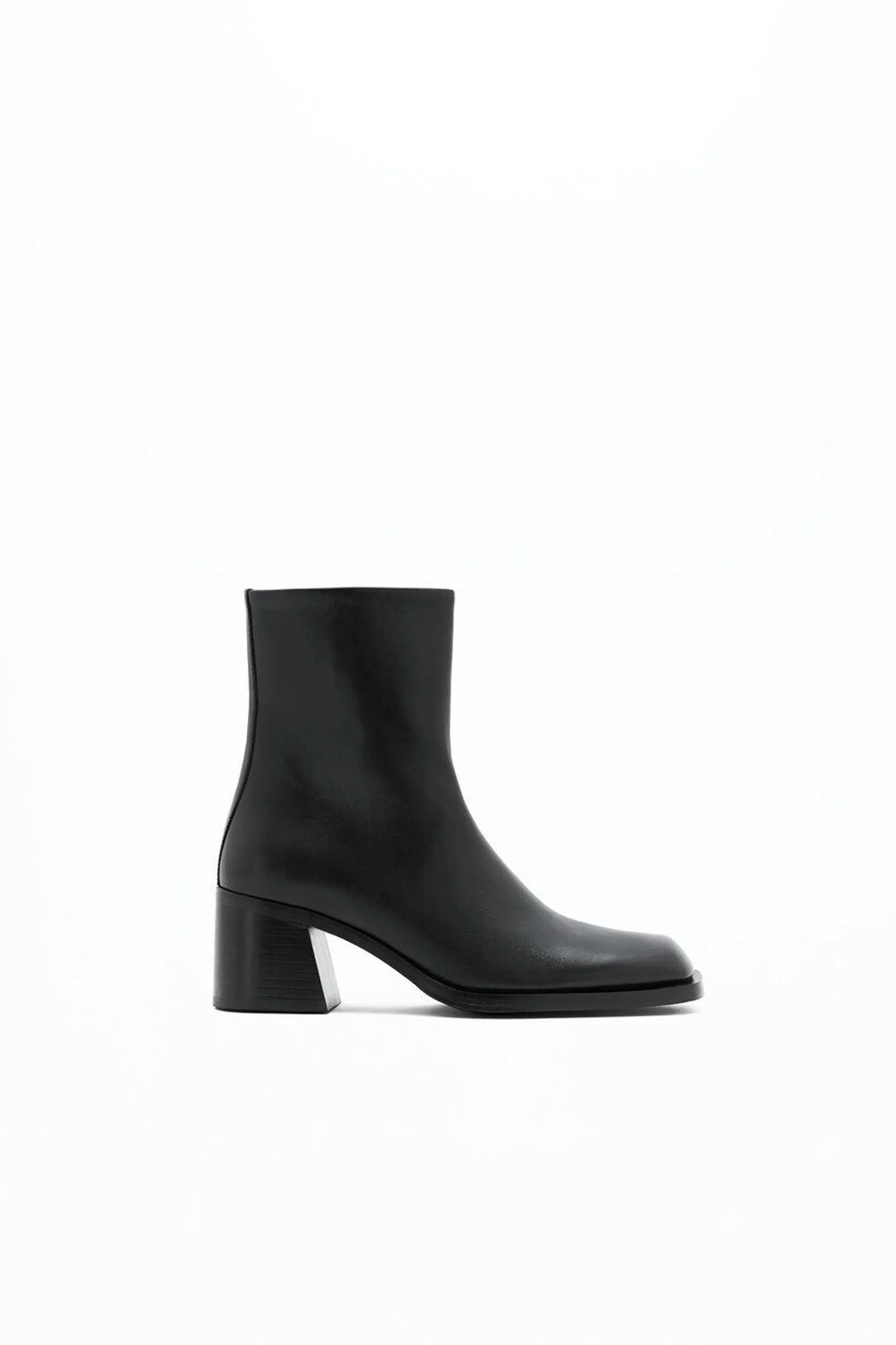 Leather ankle boots with a squared toe and chunky heel.