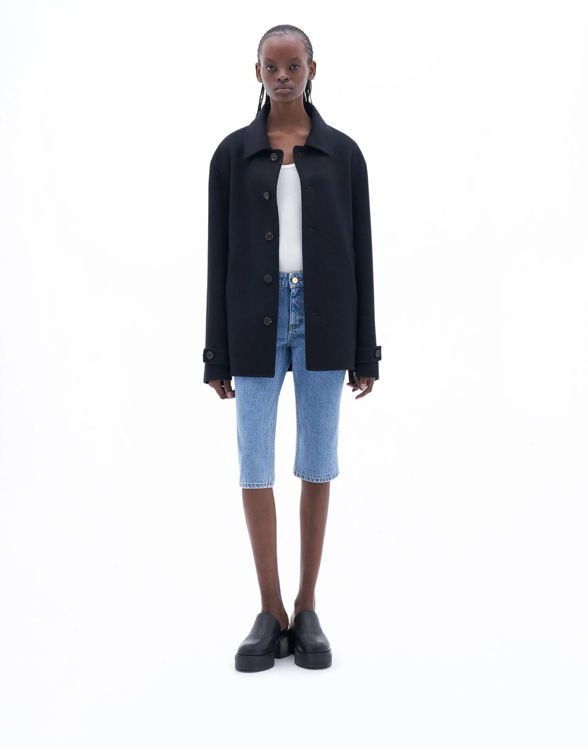 Lightweight cabin style jacket in double-faced brushed merino wool and cashmere.