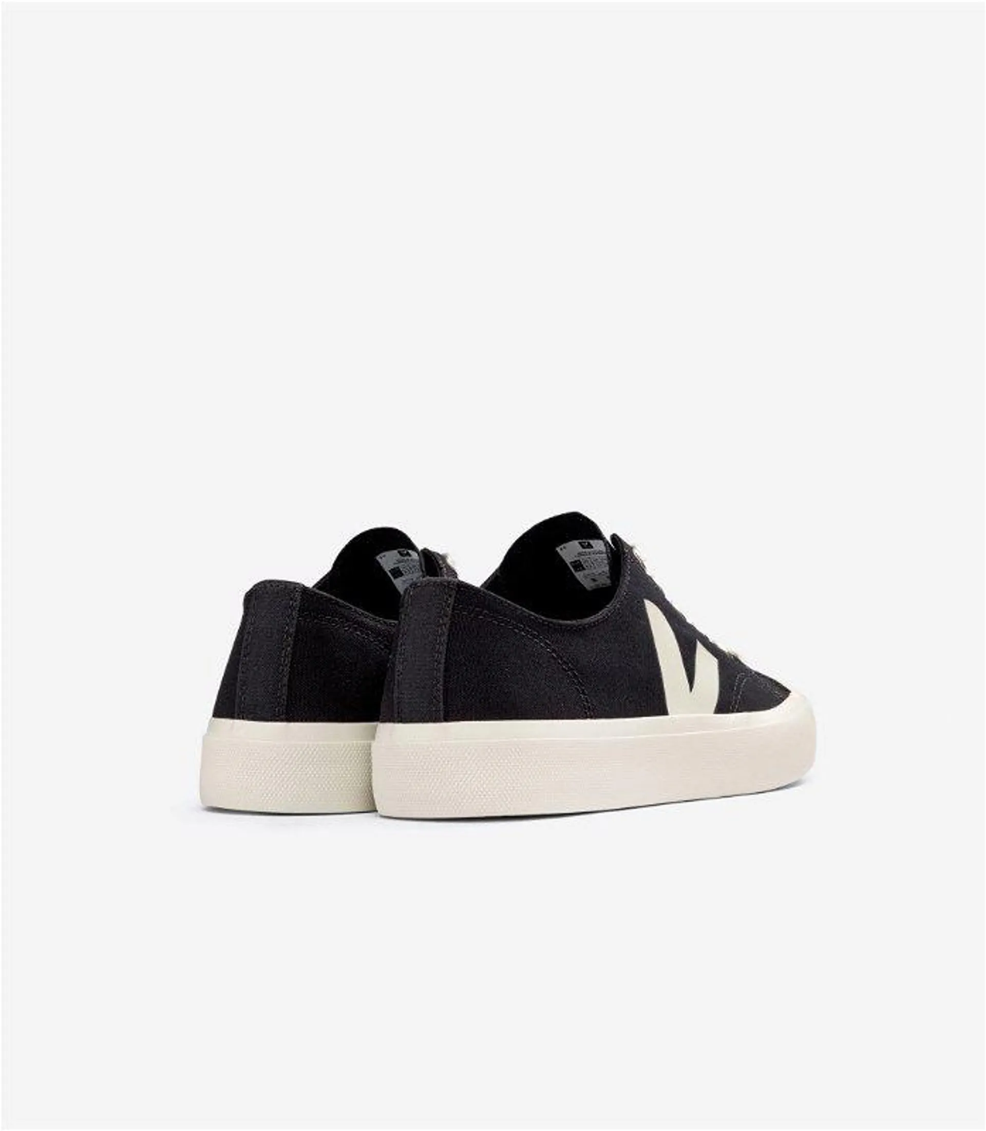 Wata II Low Canvas Black Pierre