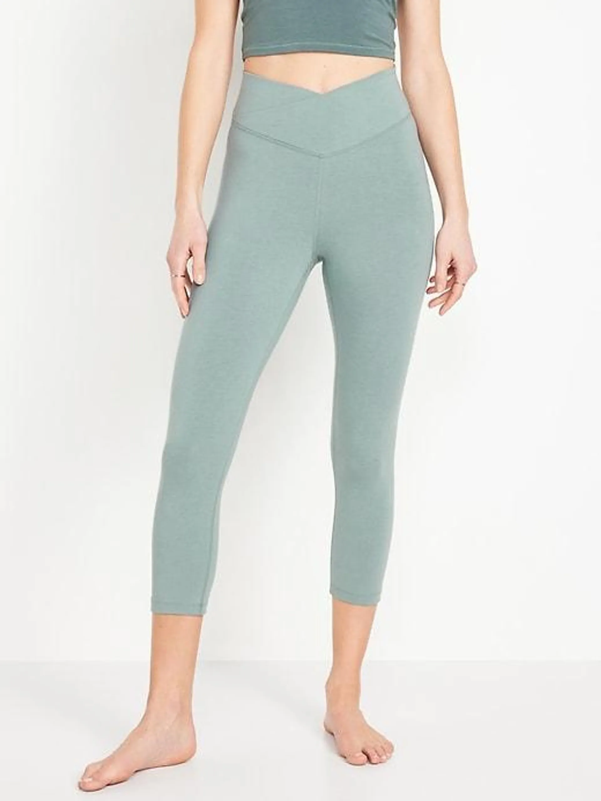 Extra High-Waisted PowerChill Crop Leggings