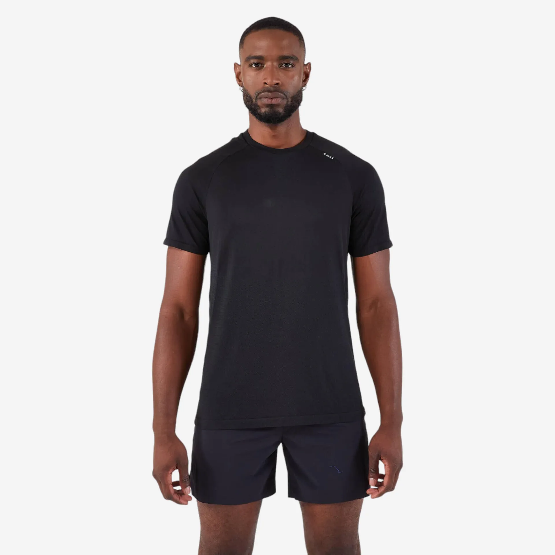 POLERA RUNNING SIN COSTURAS HOMBRE KIPRUN RUN 500 CONFORT NEGRO