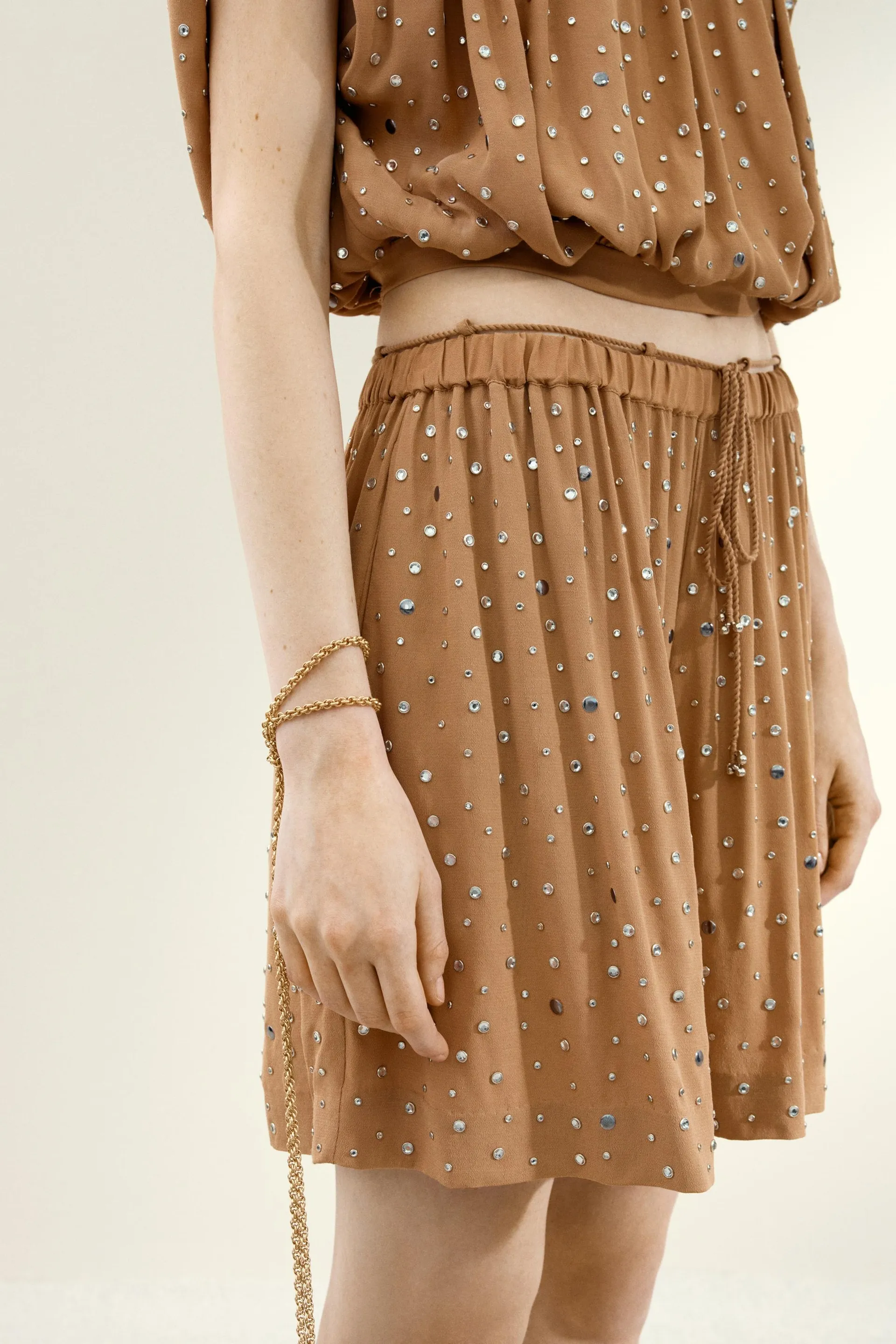 Short orné de strass