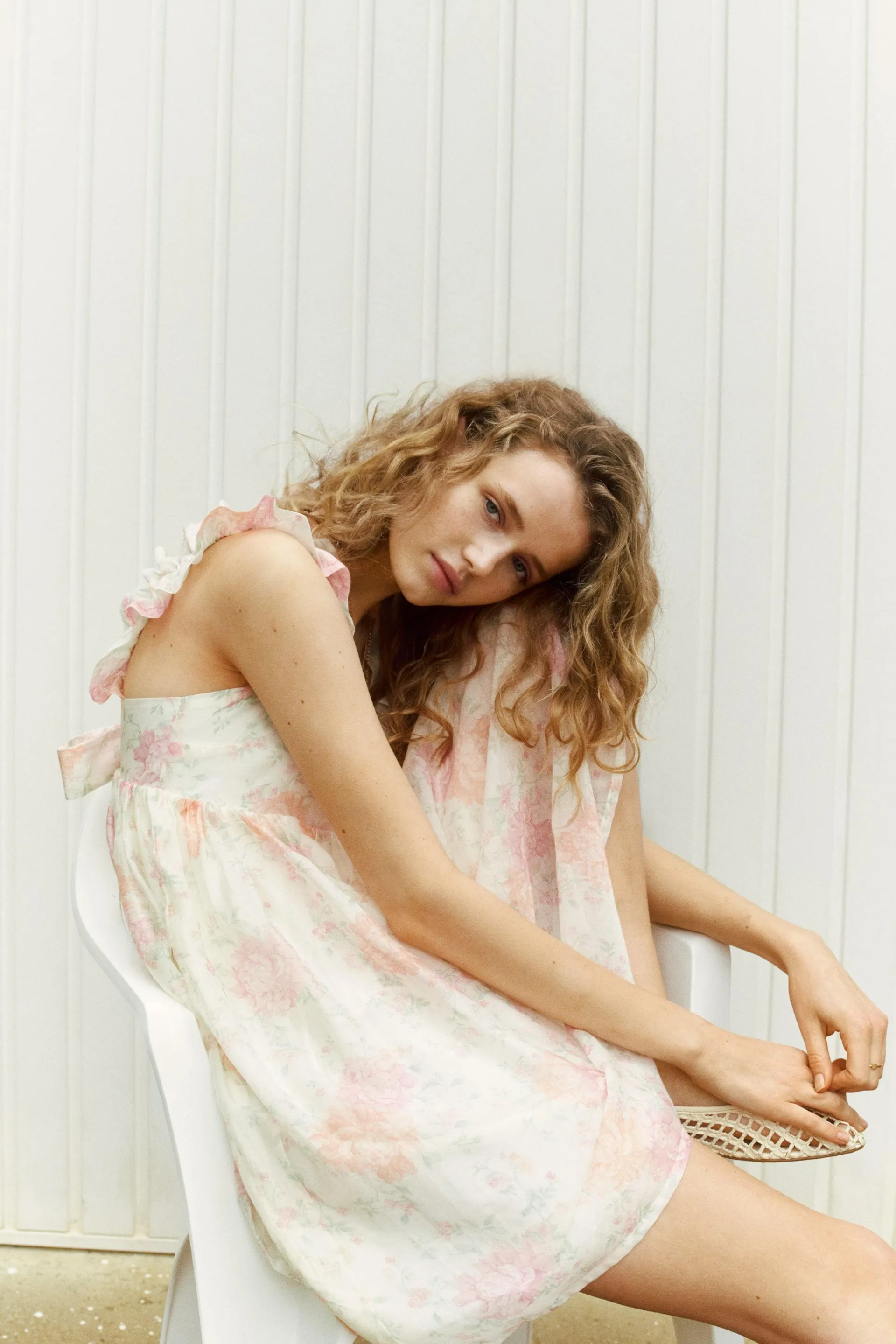 Robe avec bretelles à effet plissé