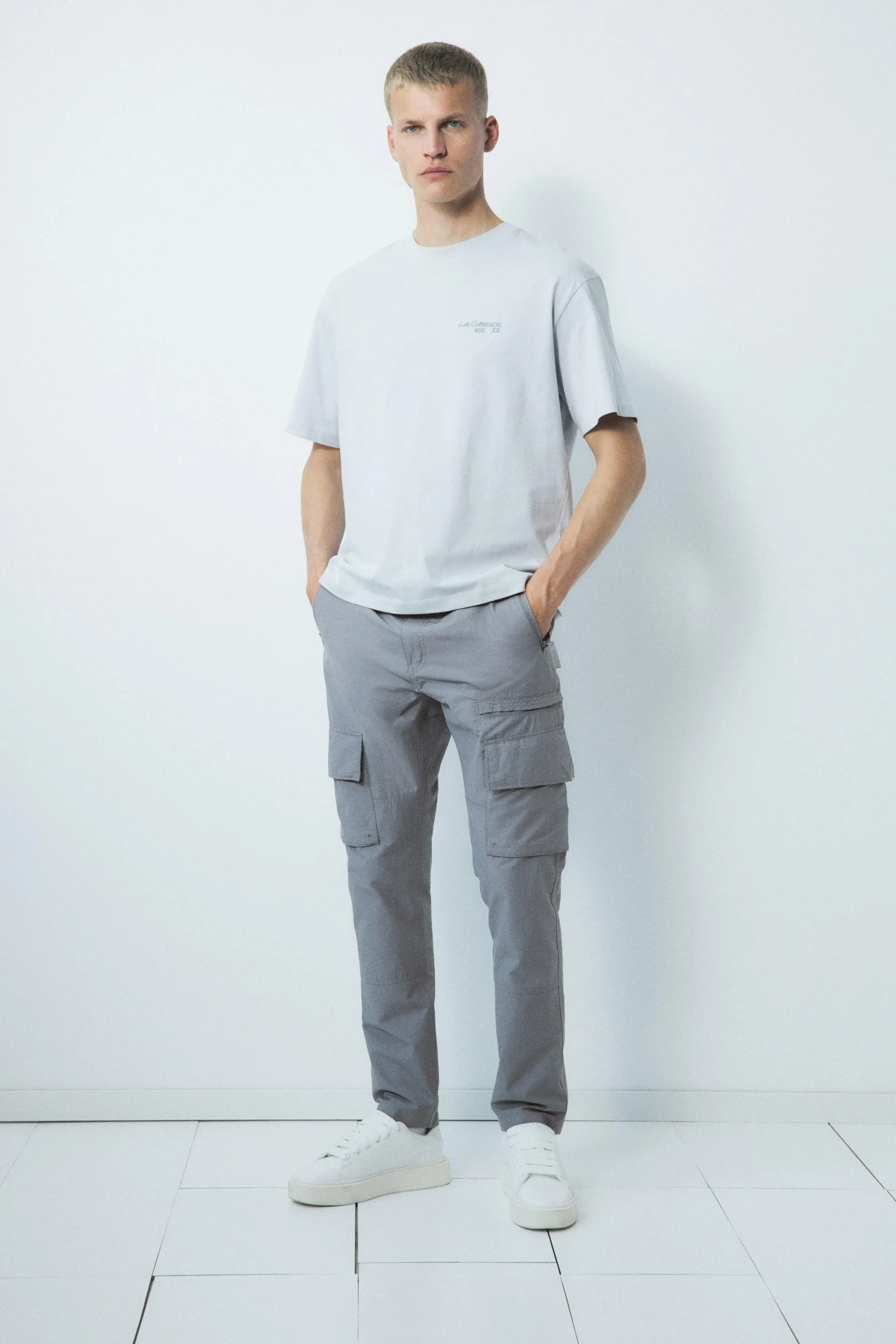 Pantalon cargo classique en sergé