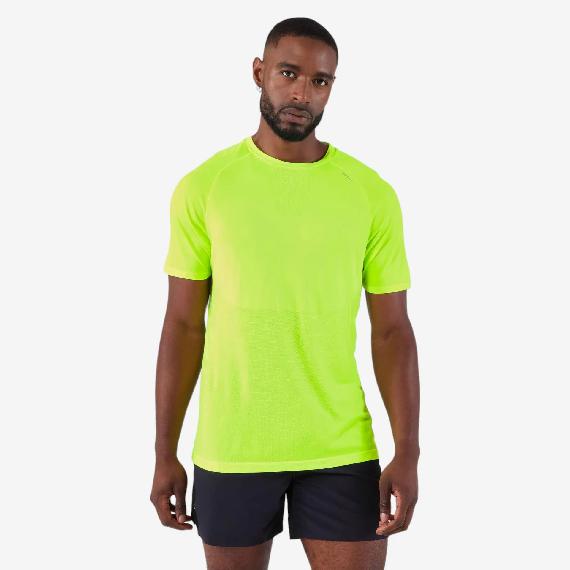 POLERA RUNNING SIN COSTURAS HOMBRE KIPRUN RUN 500 CONFORT VERDE