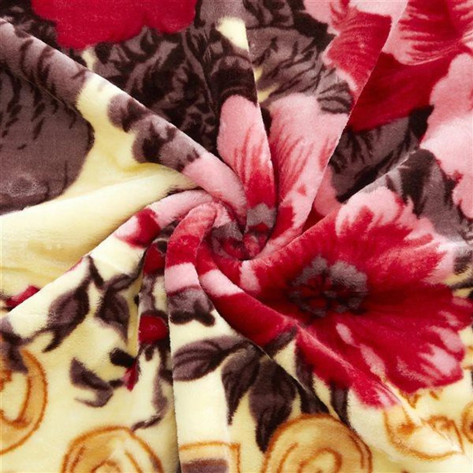 Couverture en polyester réversible Marina Decoration rose, rouge, crème, ivoire et taupe de 78 po x 86 po