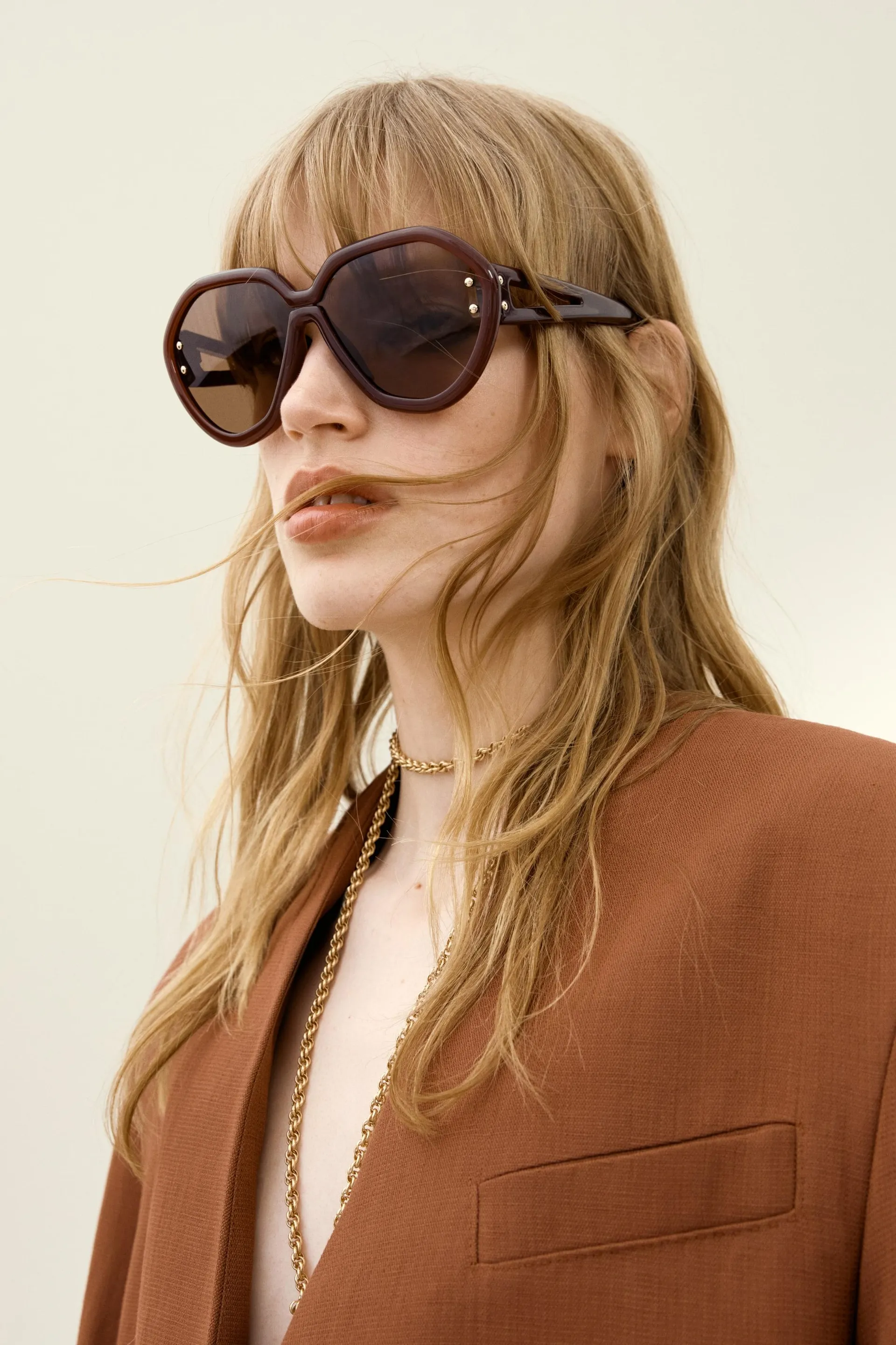 Lunettes de soleil anguleuses