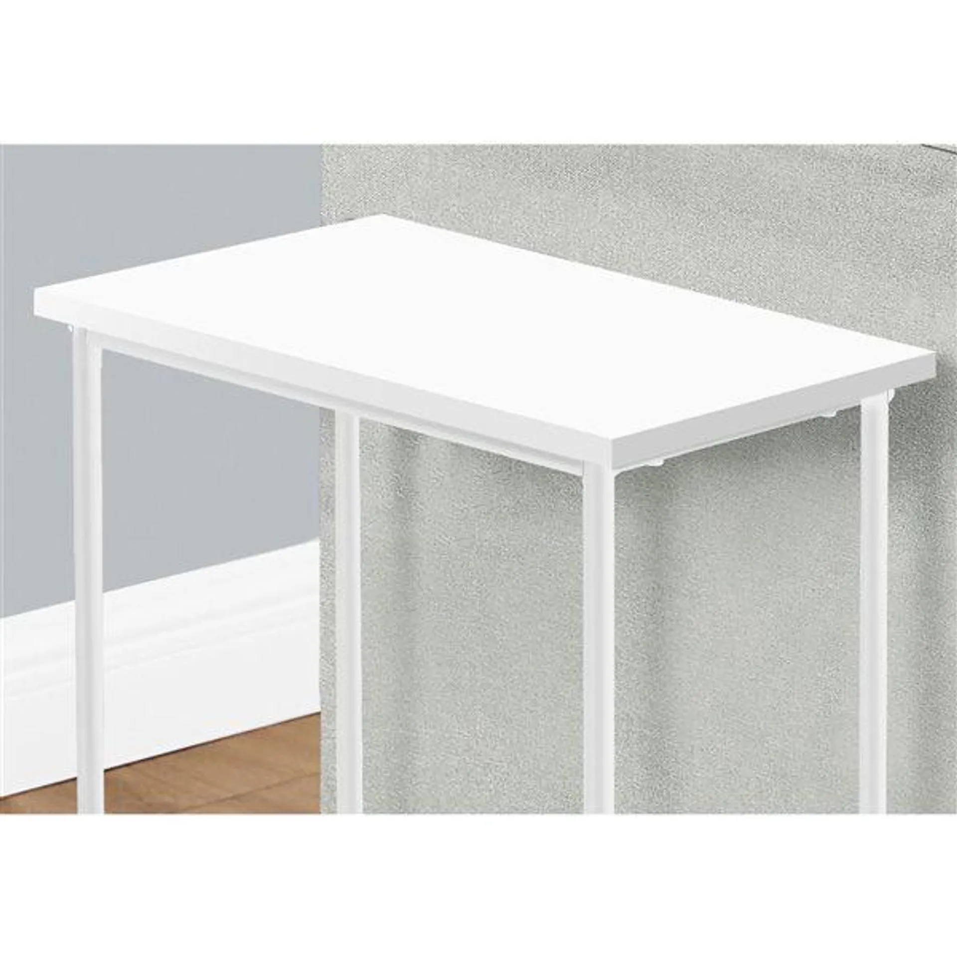 Table d'appoint étroite moderne à 2 niveaux Monarch Specialties 9,5 p. x 15,75 po l. en métal et stratifié blanc