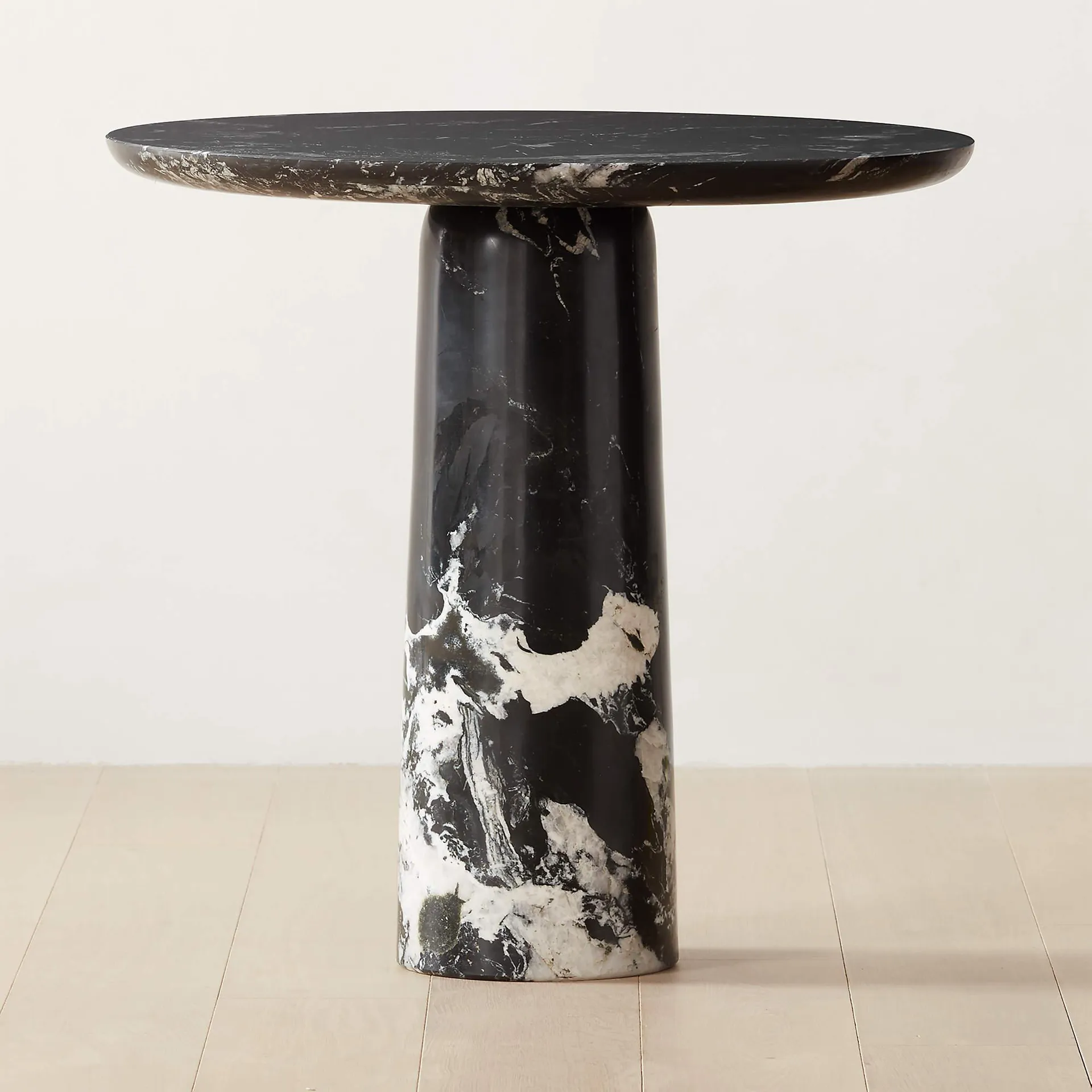 Babylon 30" Round Black Marble Bistro Table