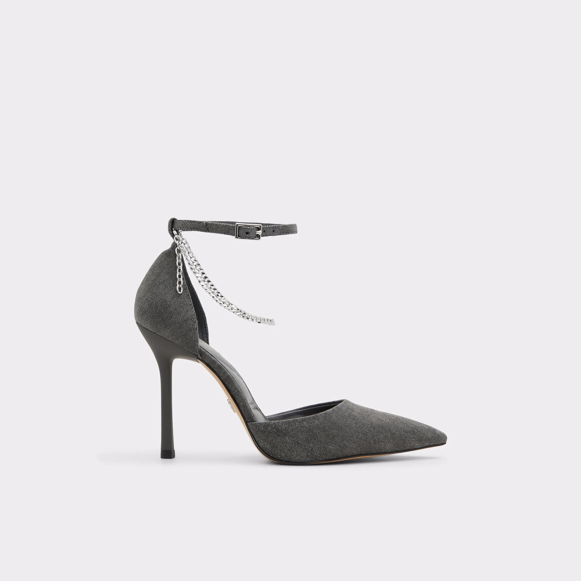 Strappy heeled shoe