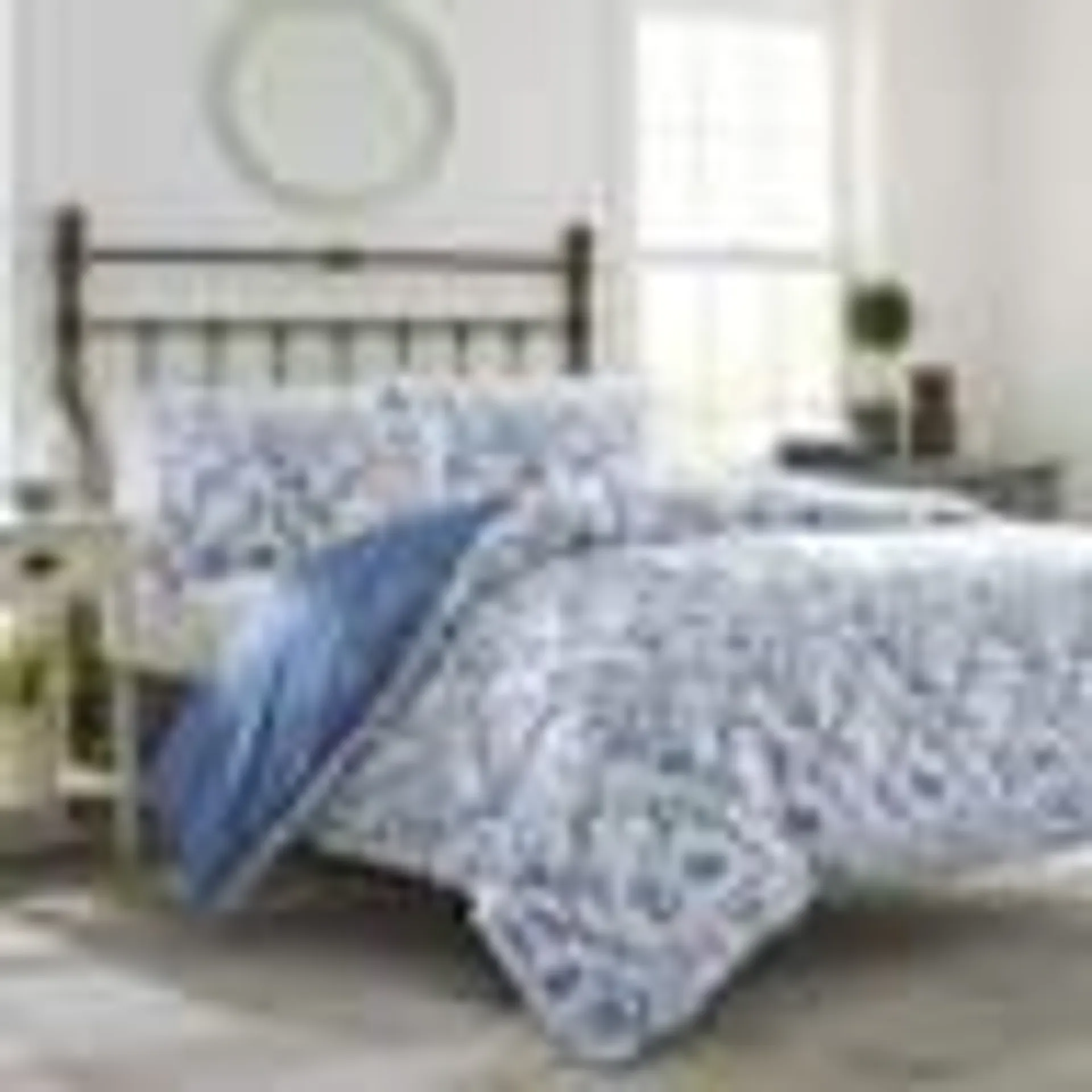 Elise Blue/White Floral 100% Cotton Reversible Bonus Comforter Set with Shams and Decorative Pillows