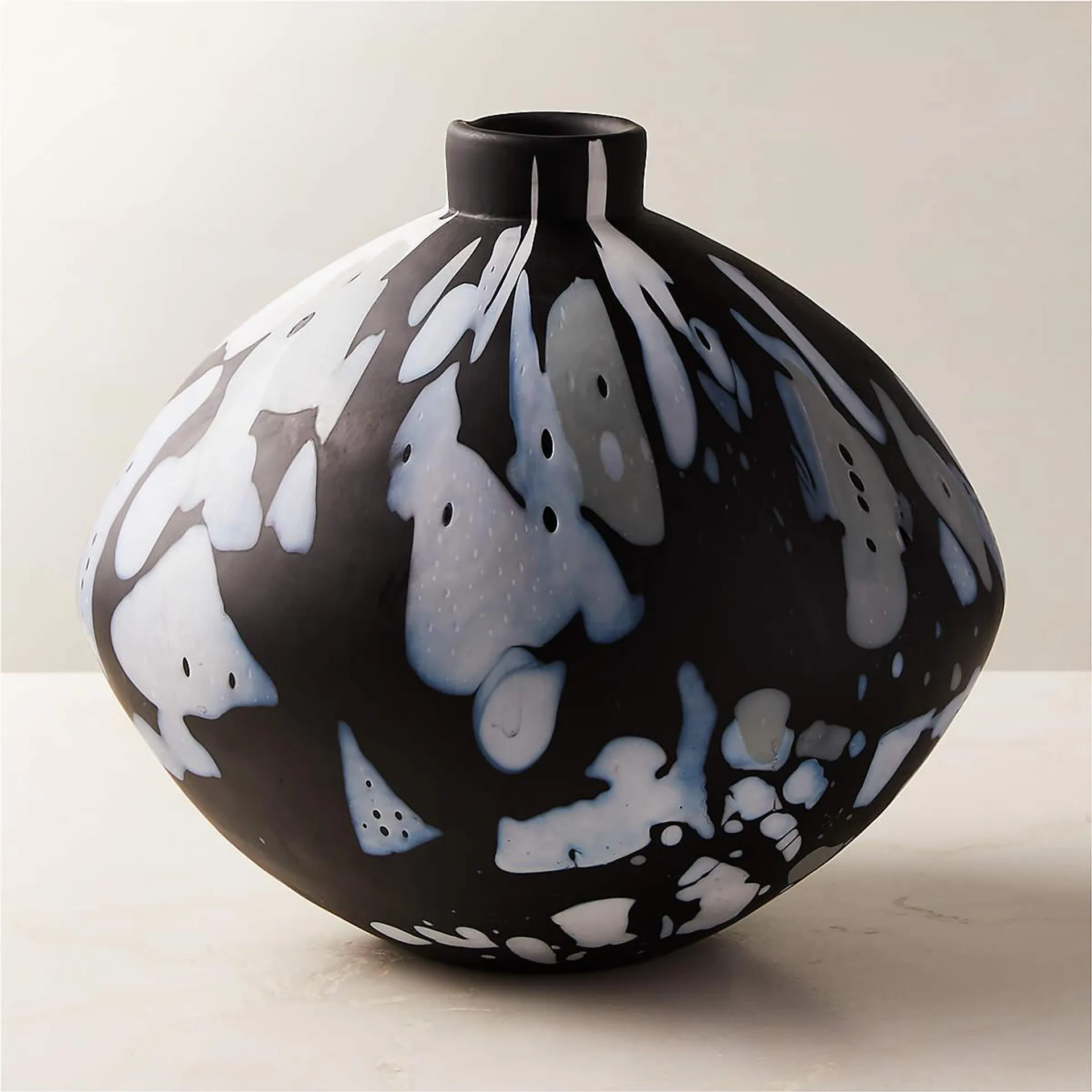 Aleksi Matte Black Patterned Glass Vase