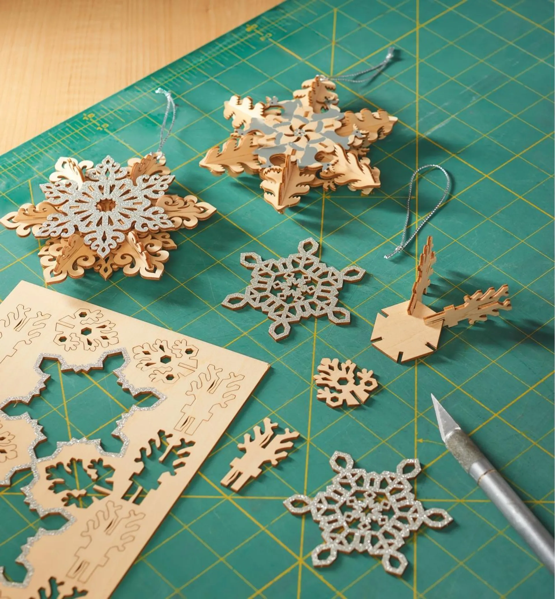 Wooden Snowflake Ornaments Kit