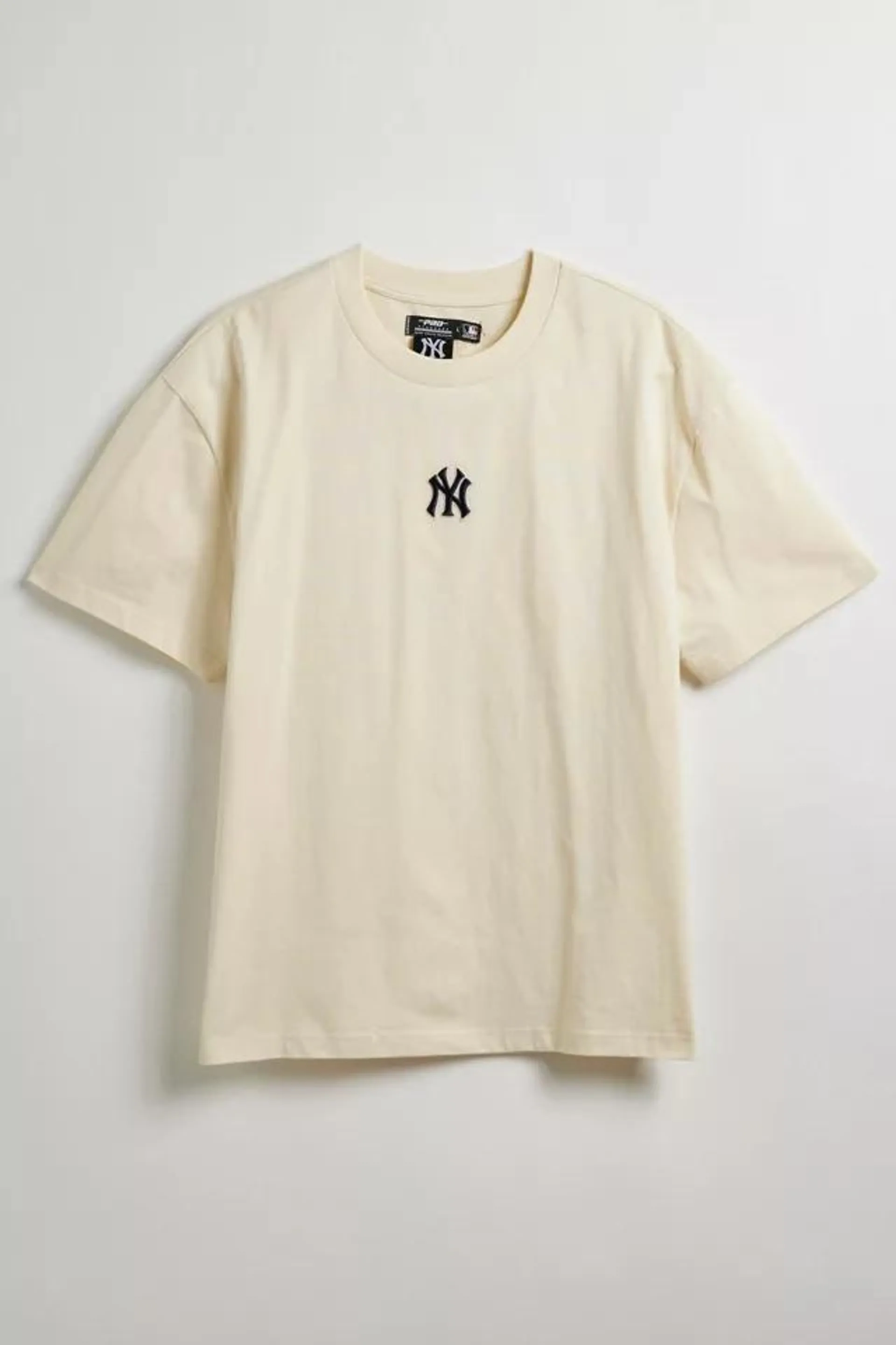 Pro Standard UO Exclusive New York Yankees Tee