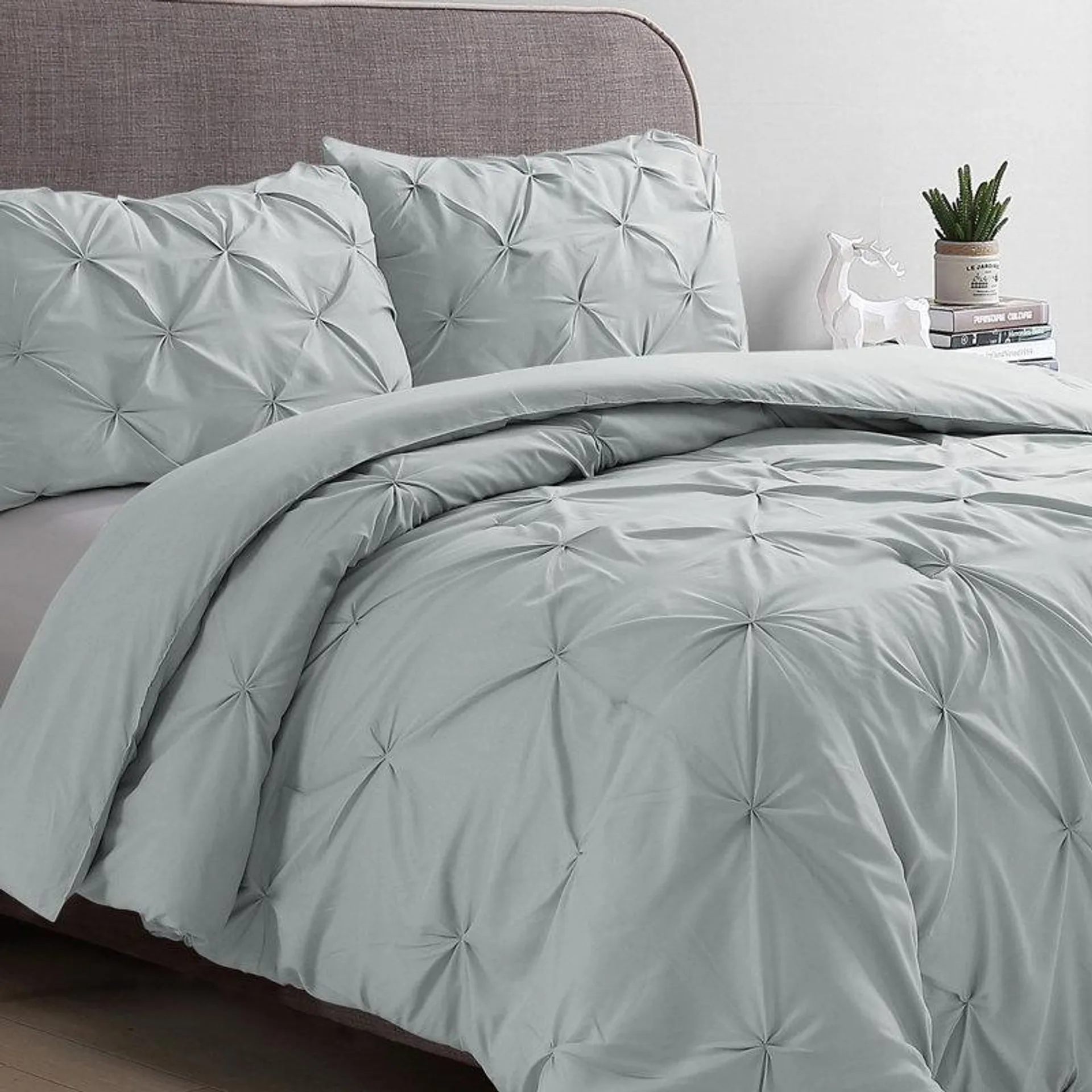 Traditional Pintuck Pleat Microfiber 3-Piece Comforter Set