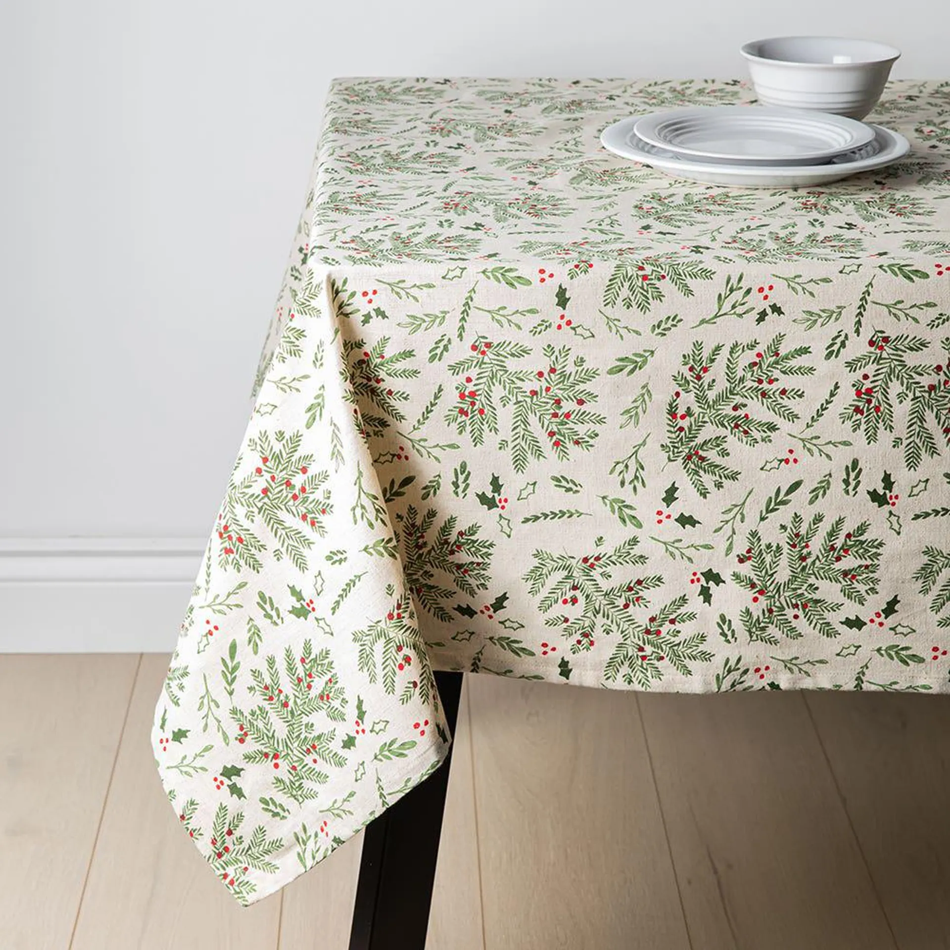 Harman Christmas Holly Cotton Tablecloth (60" x 120")