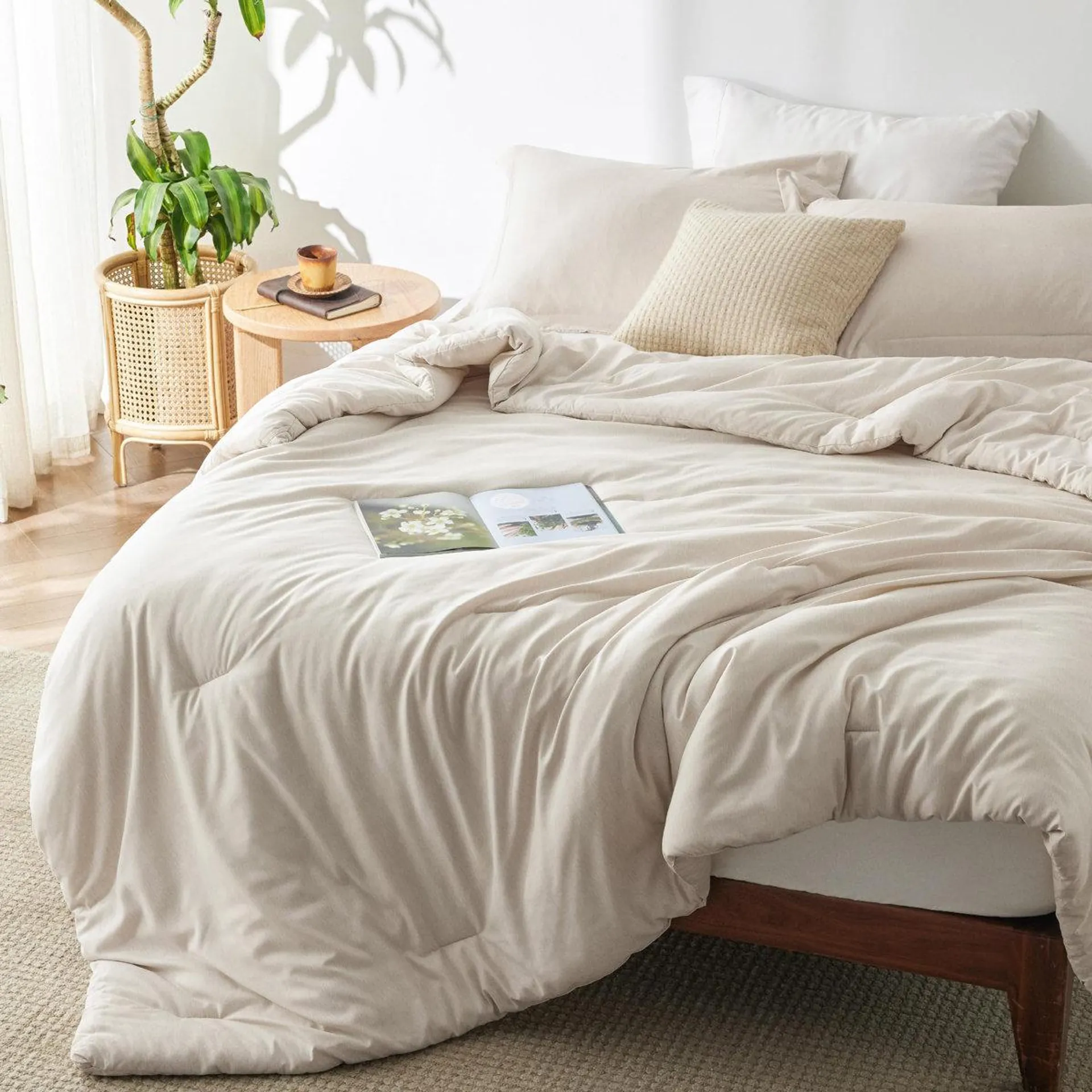 Bedsure Comforter Set - Soft Bedding for All Seasons, Cationic Dyed Bed Set, 3 Pieces, 1 Comforter and 2 Pillow Shams