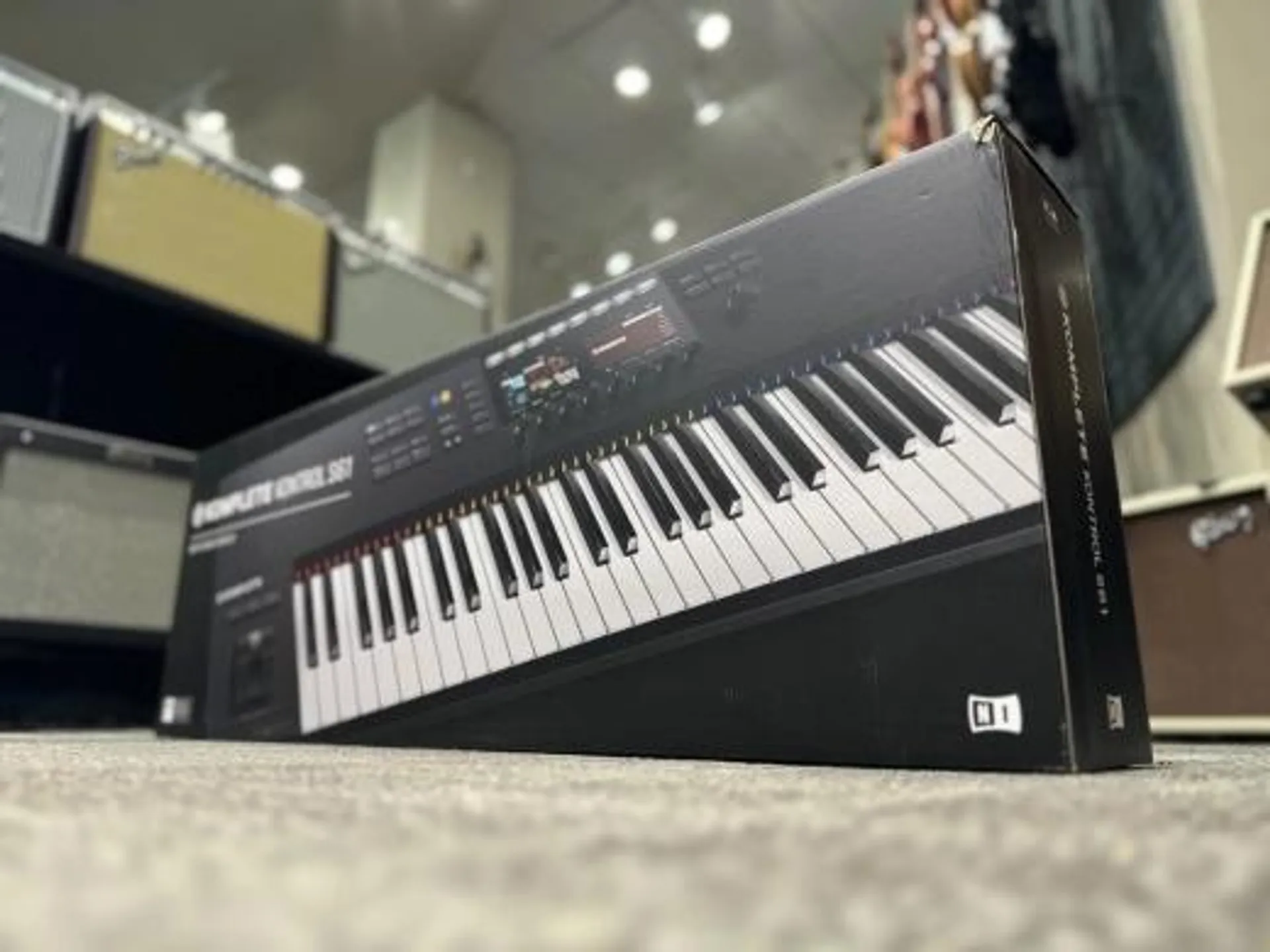 Native Instruments KONTROL S61 MK2 MIDI Controller/ Keyboard