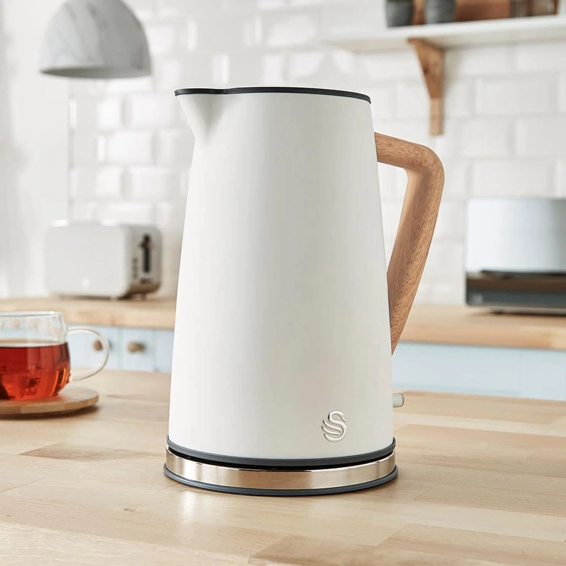 Swan Nordic Cordless Jug Kettle (Cream)