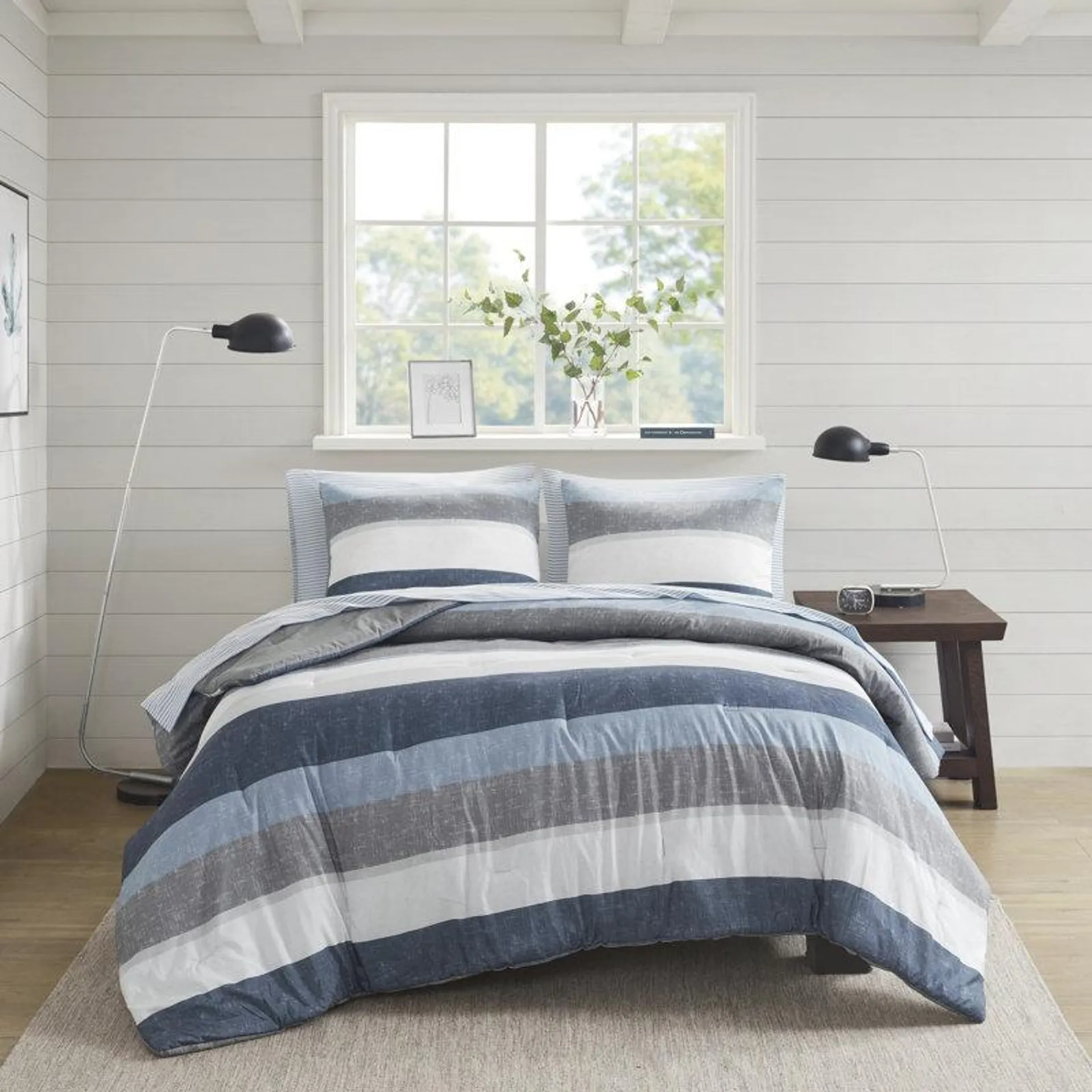 Jaxon Comforter Set with Bed Sheets