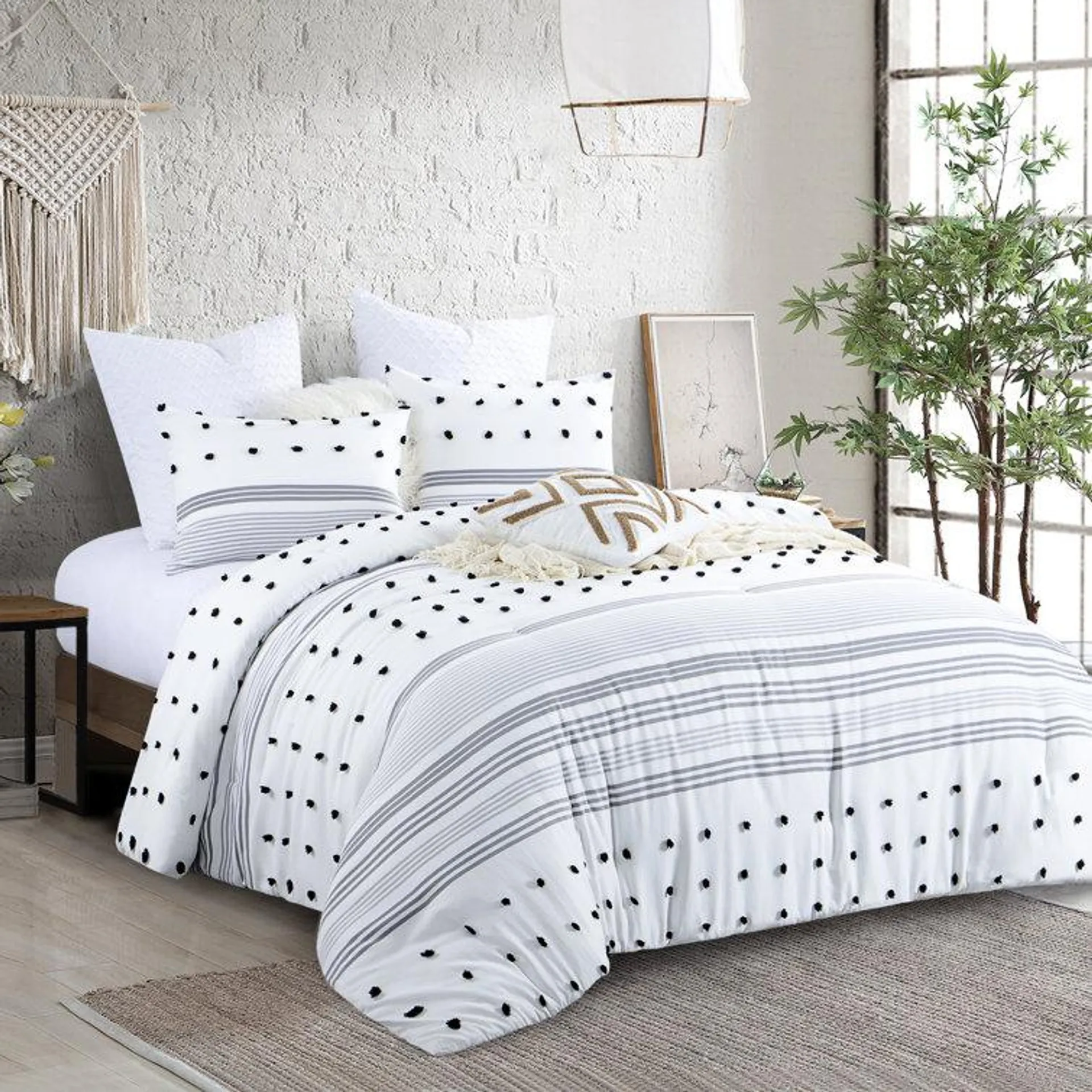 Gaige Percale Jacquard Pom Pom Comforter Set