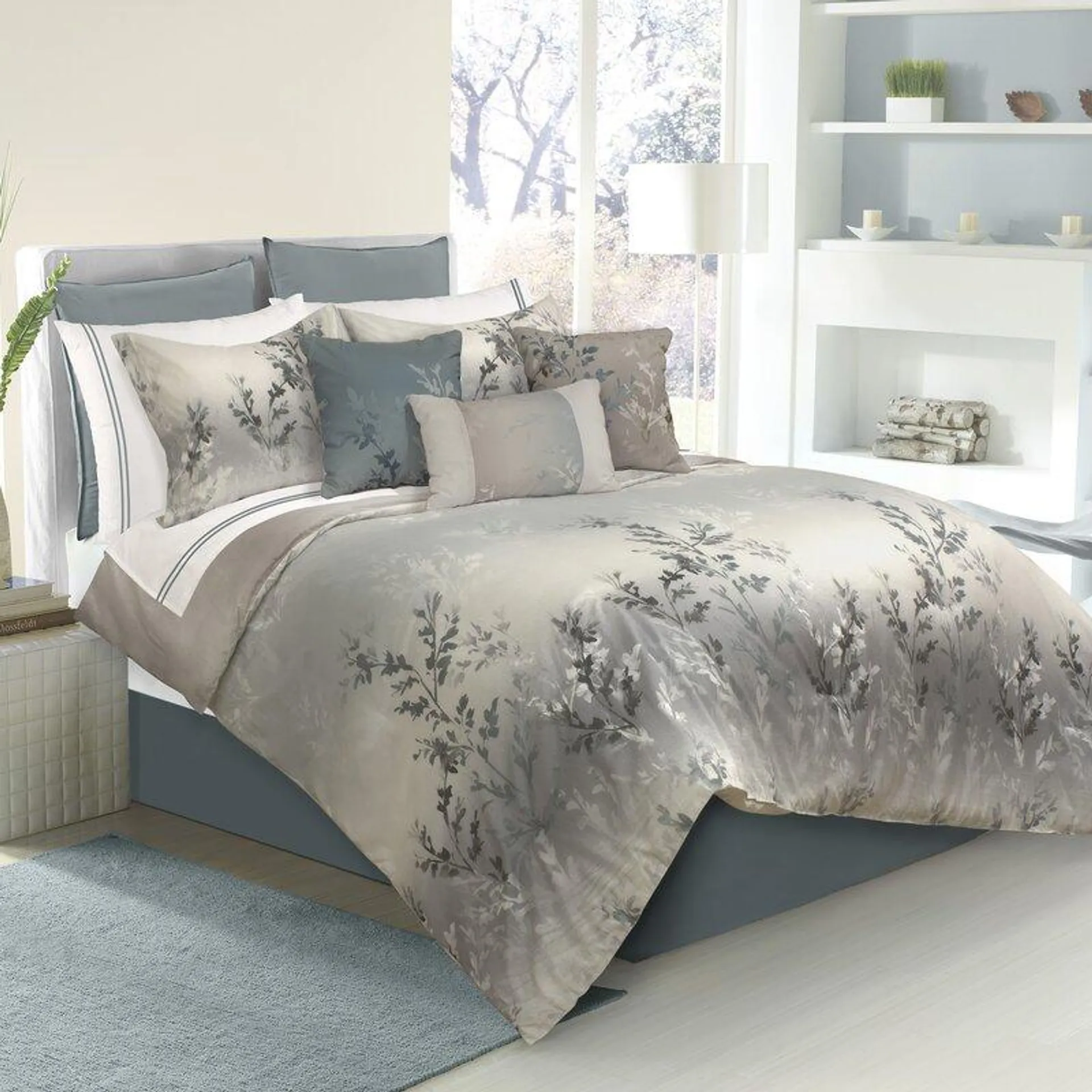 Riviera Farmhouse / Country Floral Comforter Set