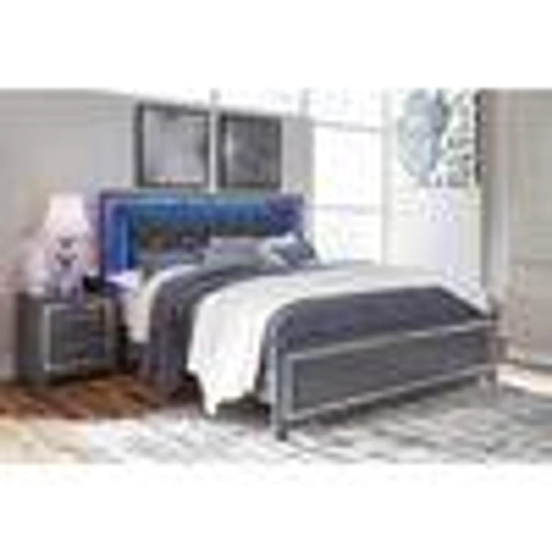 Lodanna Queen Panel Bed - Gray