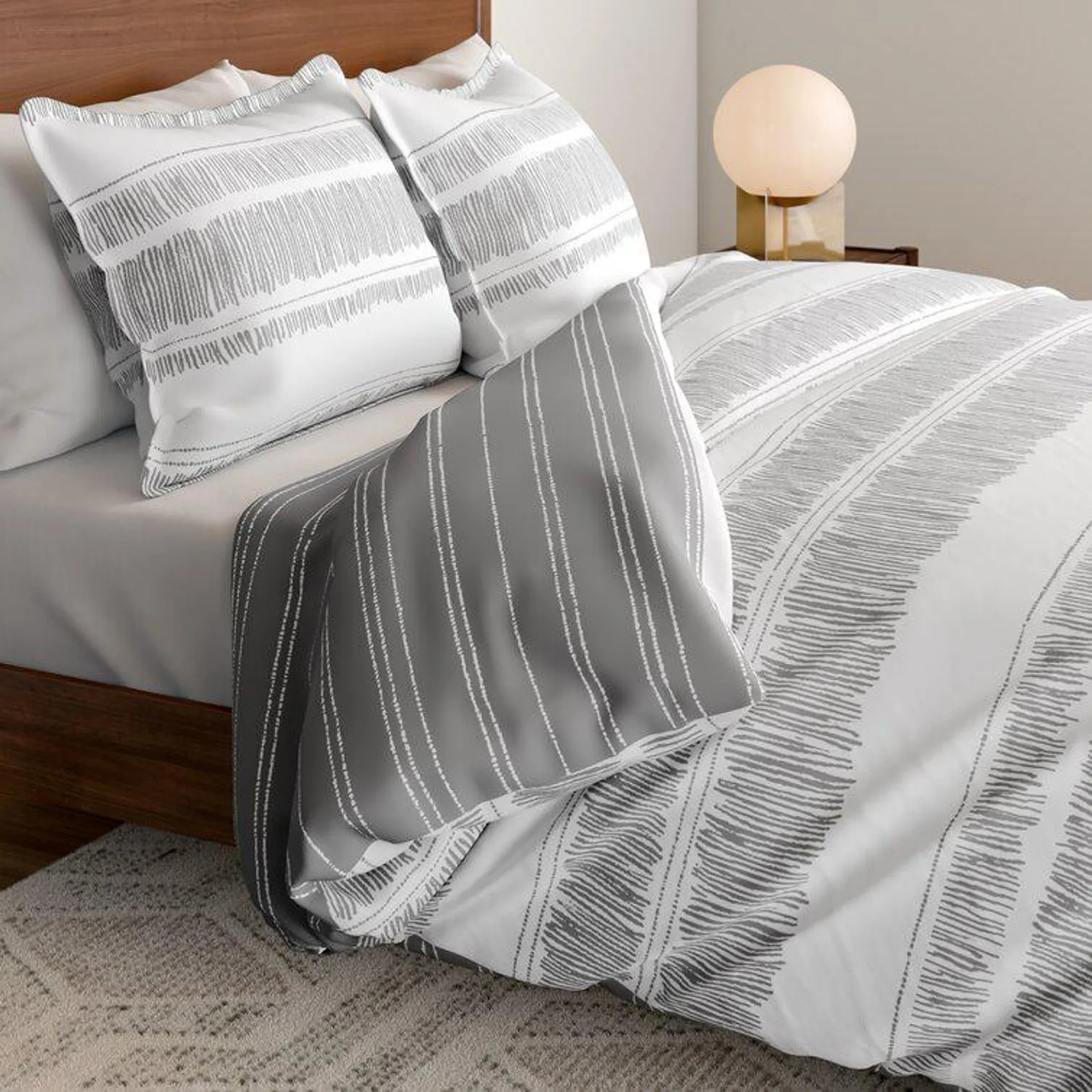 Ziggy Grey/White Standard Cotton 150 TC Reversible Modern & Contemporary Comforter Set