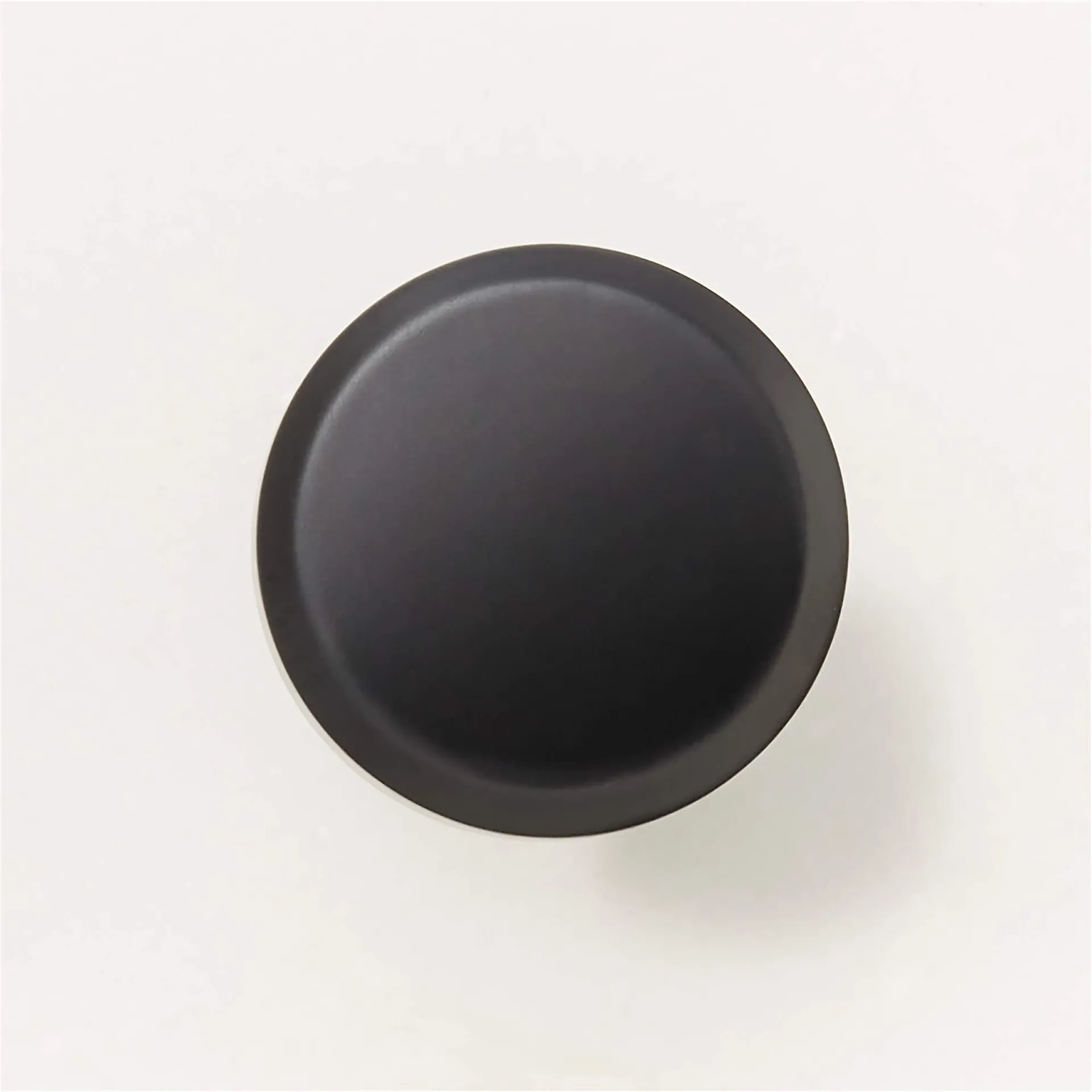 Curveaux Curved Round Black Knob 1.25''