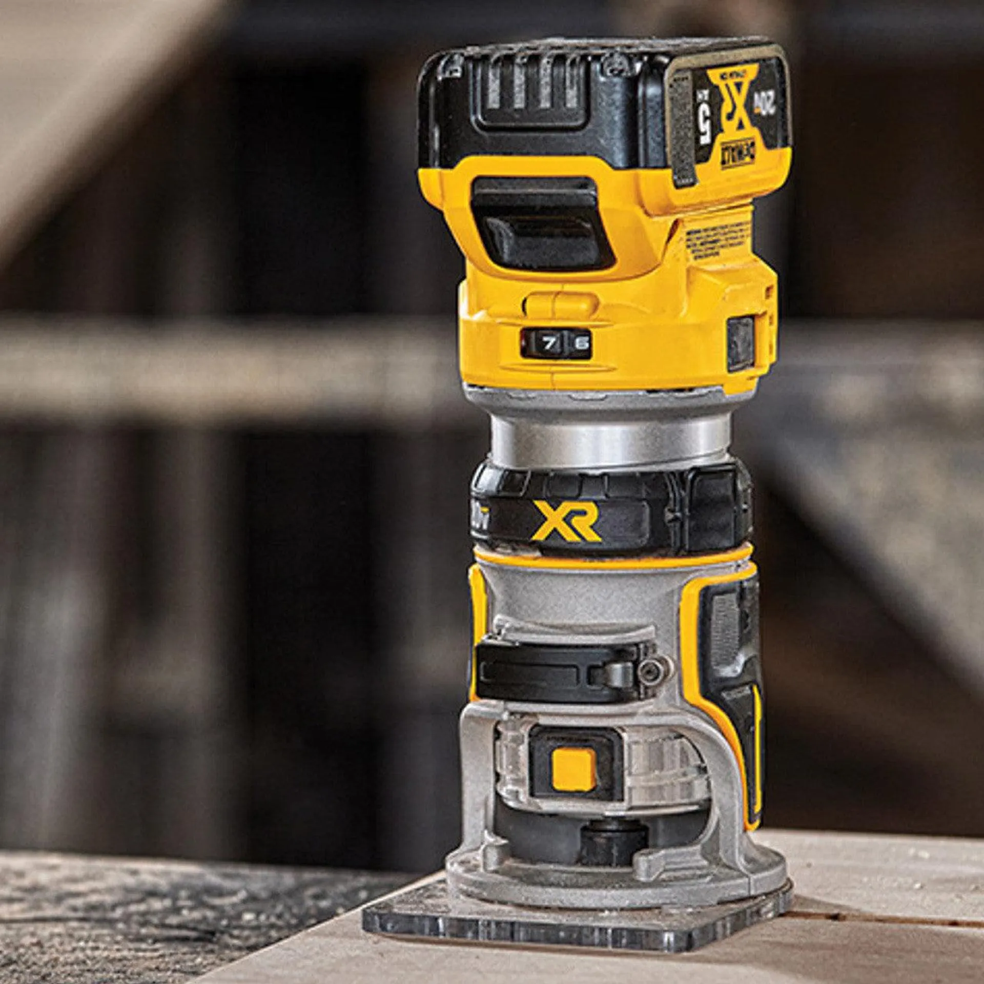 COMPACT ROUTER XR 20V DEWALT