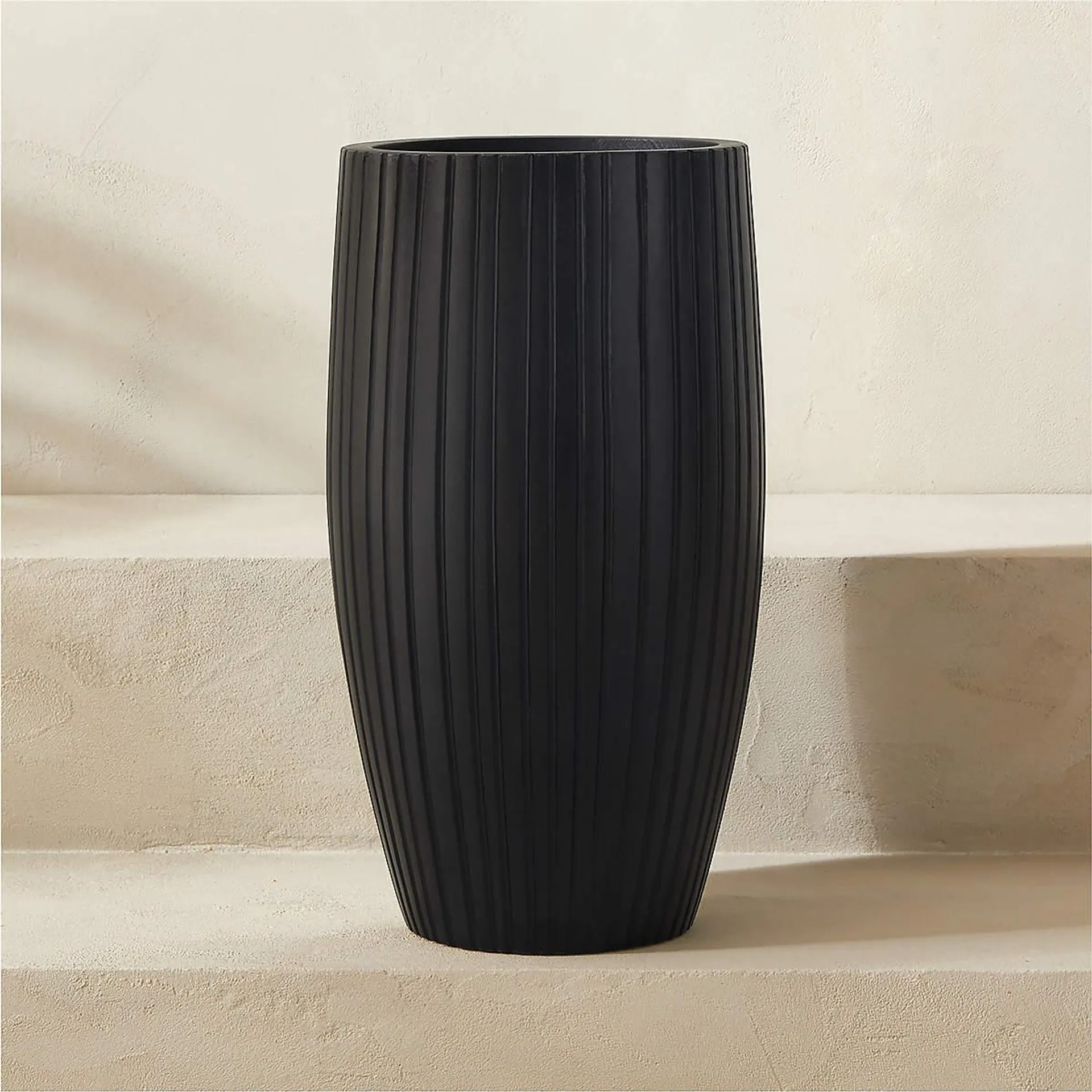 Zadie Black Resin Indoor/Outdoor Planter Small