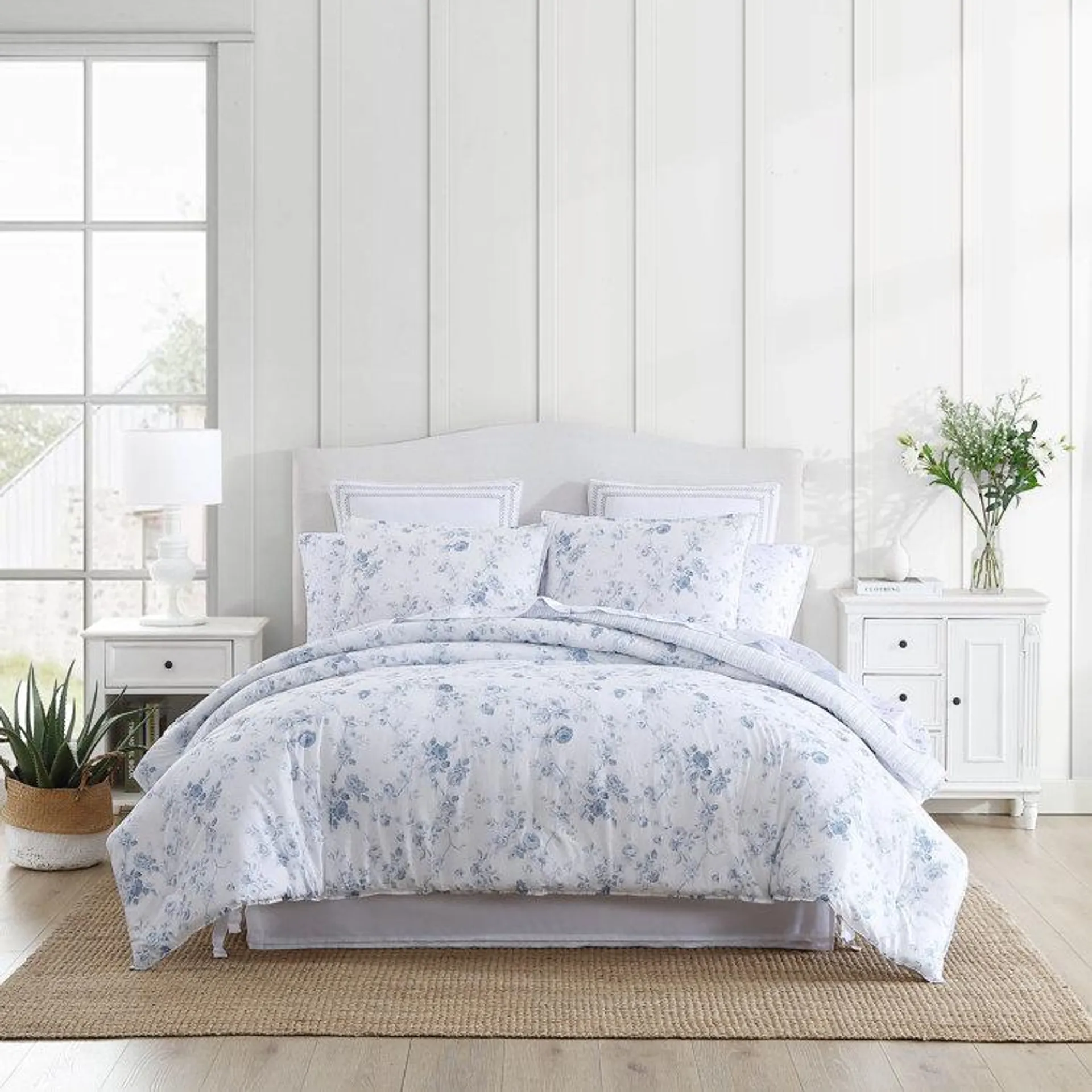 Belinda Blue/White Standard Cotton Reversible 3 Piece Comforter Set