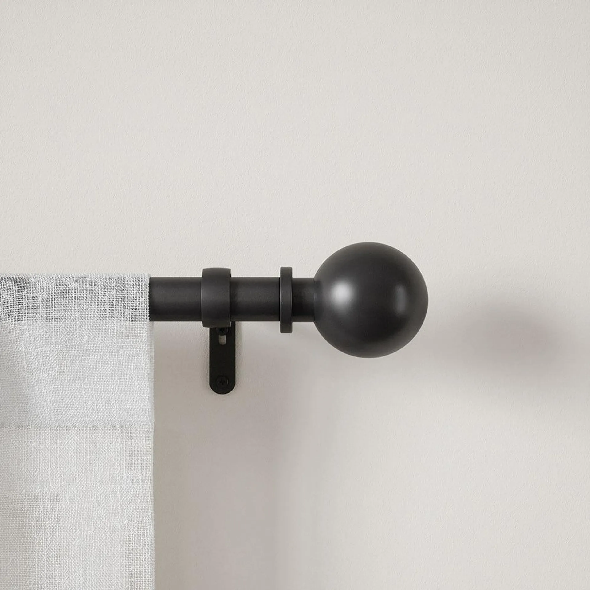 Umbra Extendable 'Bolas' Metal Curtain Rod 36-72" (Black)