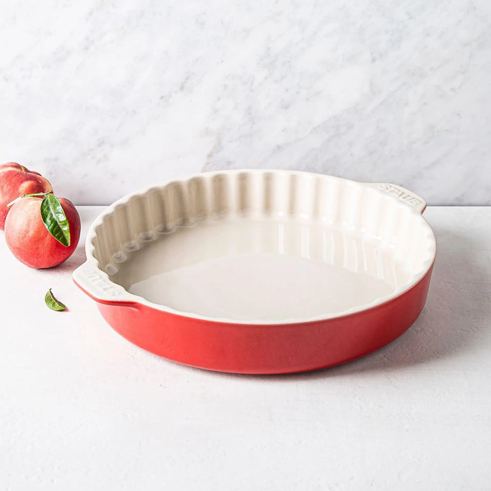 Staub Made In Portugal Round Fluted Pie Dish (Cherry/White)