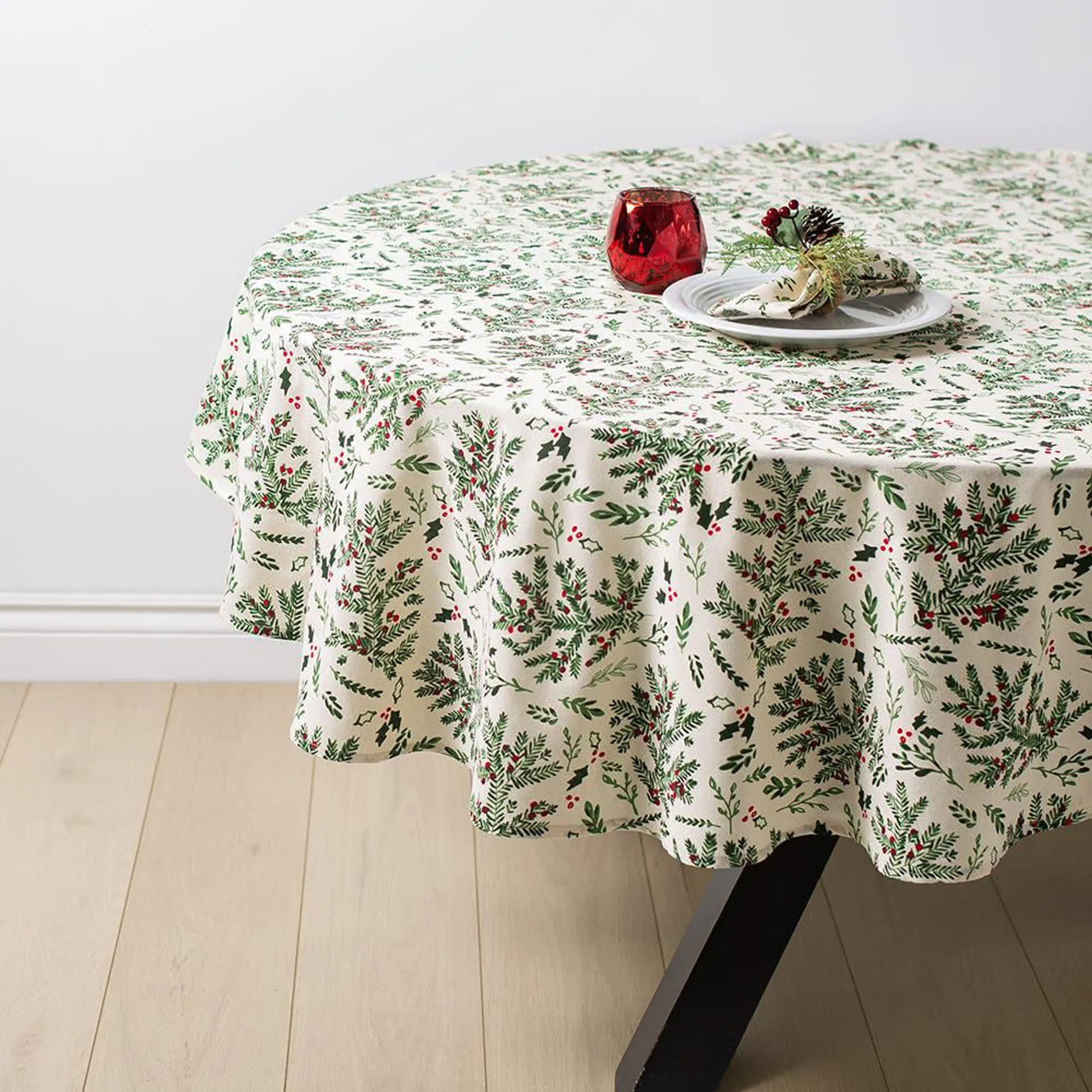 Harman Christmas Holly Cotton Tablecloth (70" Round)